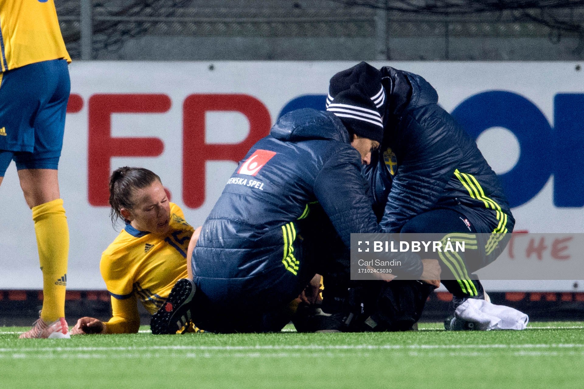 Sveriges Jessica Samuelsson grinar illa