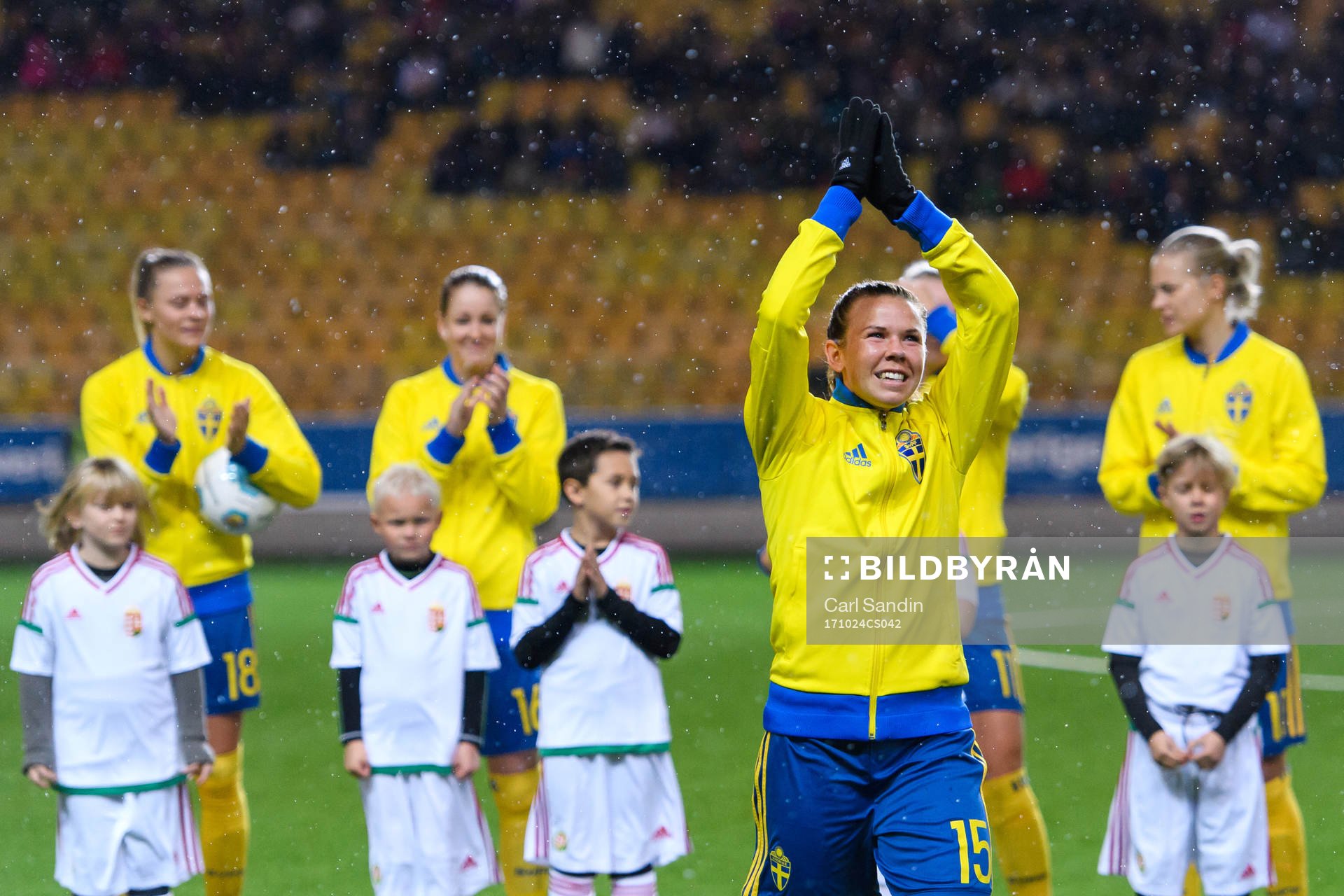 Sveriges Jessica Samuelsson hyllas för att hon gjort 50