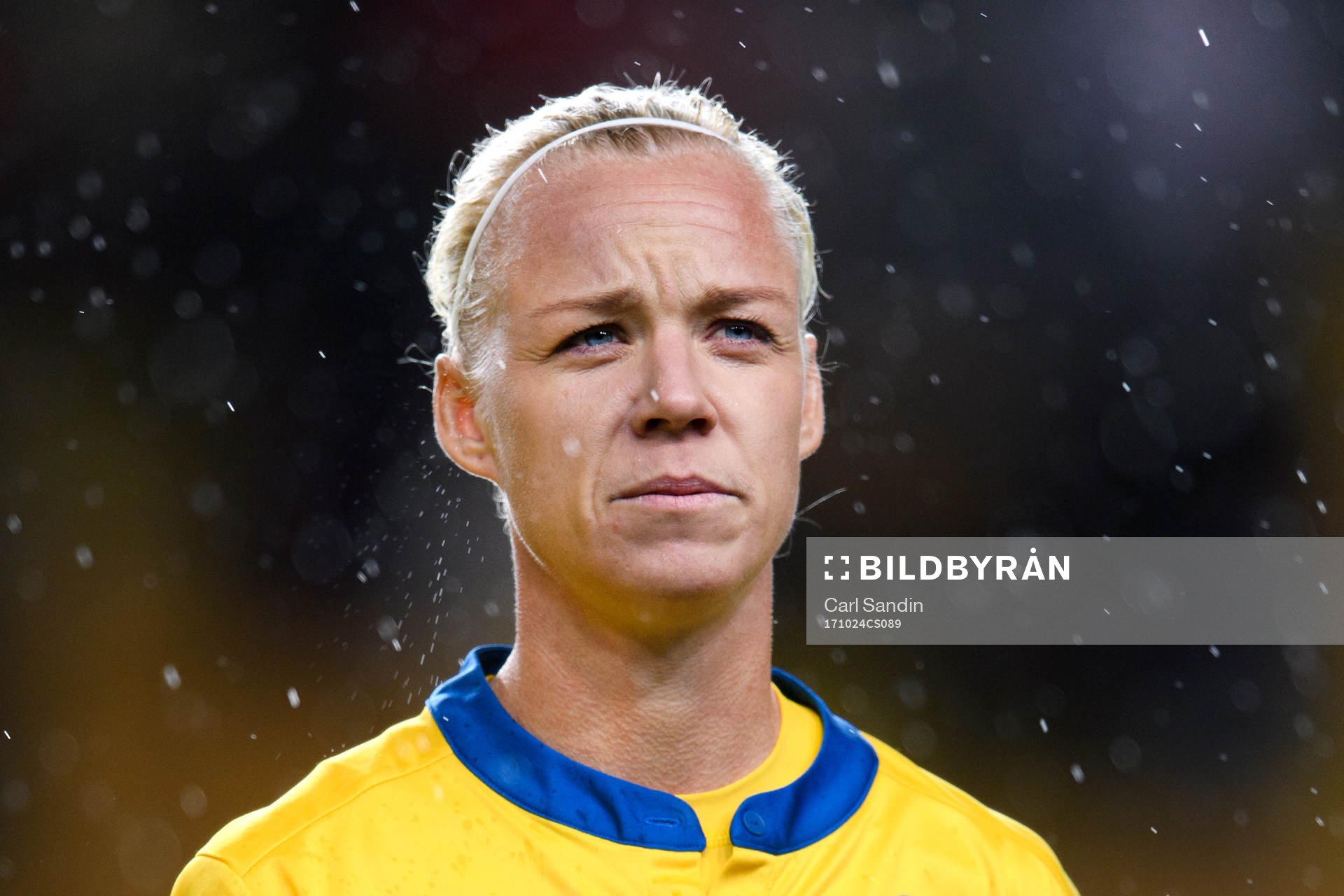 Sveriges Caroline Seger vid lineup innan VM-kvalmatchen i