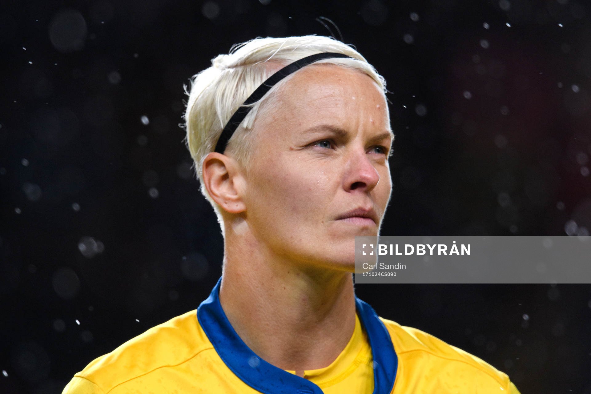 Sveriges Nilla Fischer vid lineup innan VM-kvalmatchen i