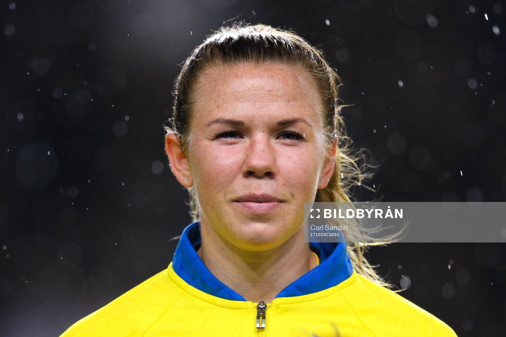 Sveriges Jessica Samuelsson vid lineup innan VM-kvalmatchen