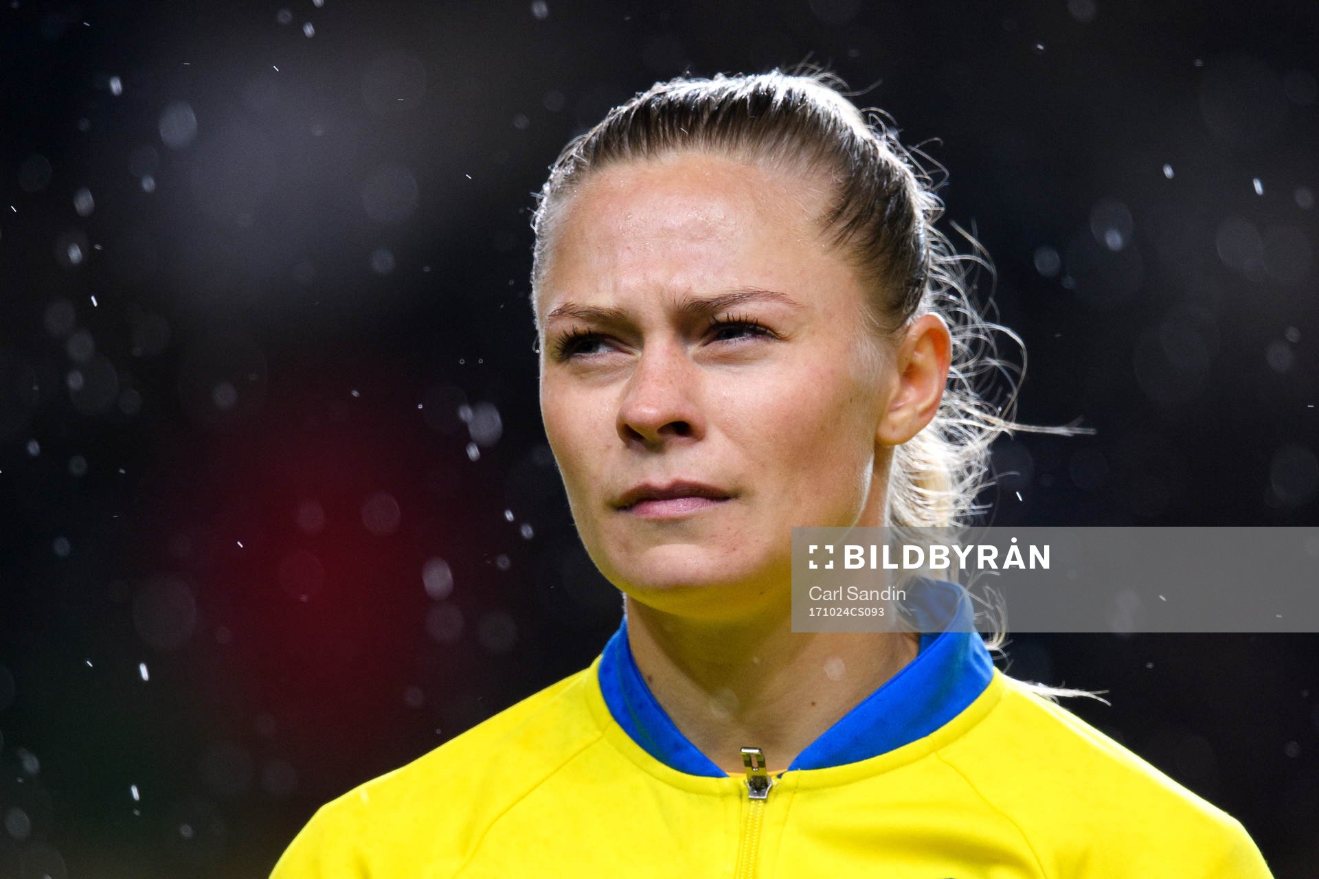 Sveriges Fridolina Rolfö vid lineup innan VM-kvalmatchen i