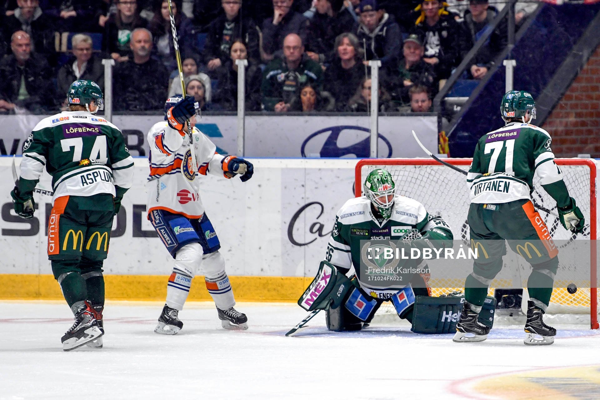 Växjös Elias Pettersson jublar
