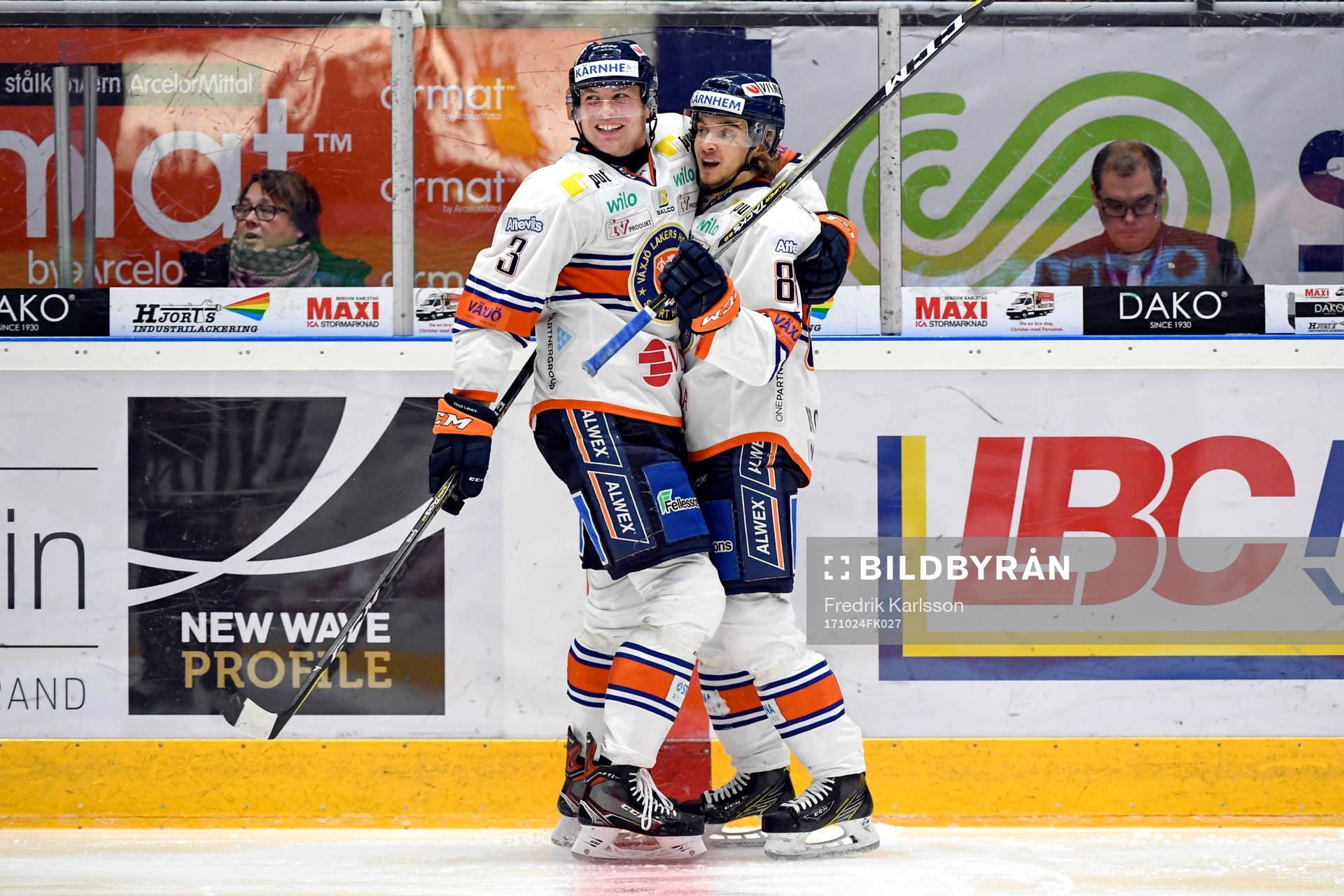 Växjös Adam Brodecki jublar med lagkamrat