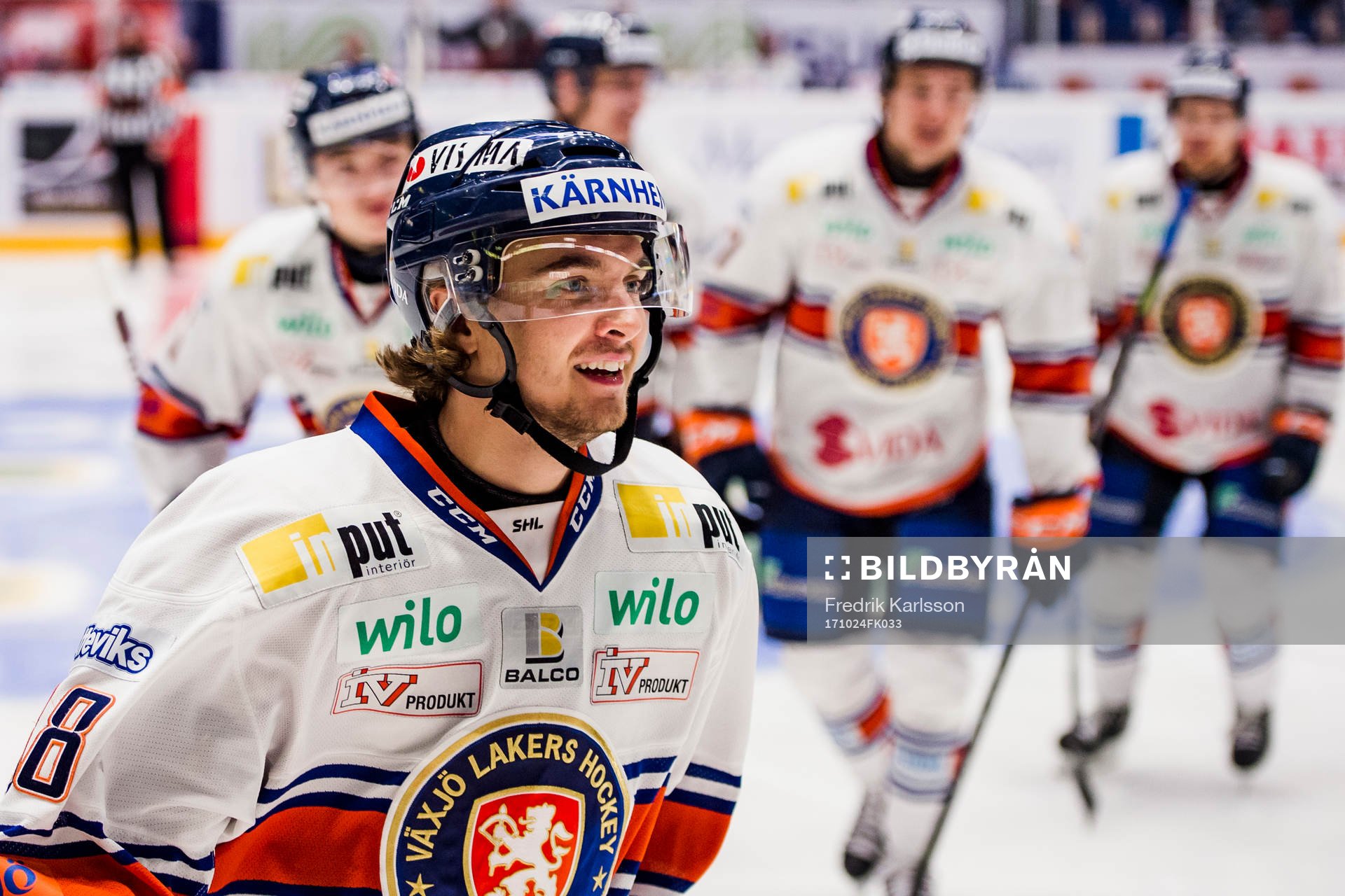 Växjös Adam Brodecki med lagkamrater jublar