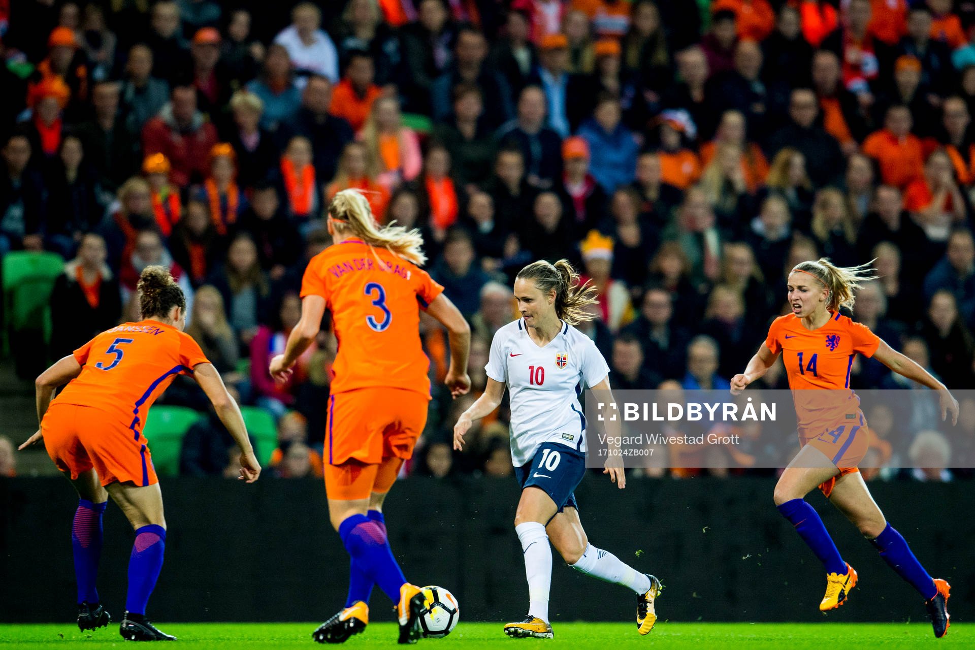 Caroline Graham Hansen of Norway in action against