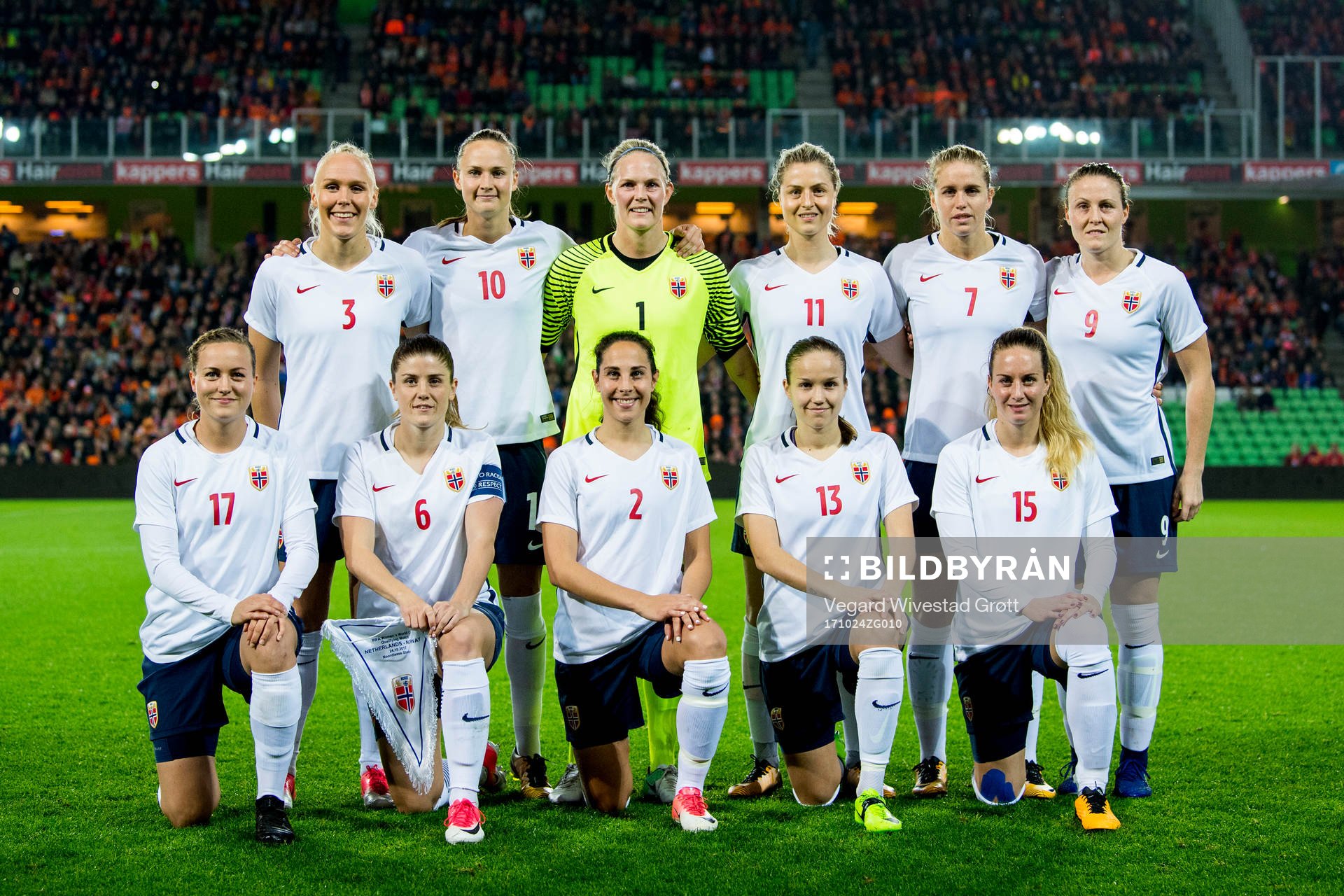 Maria Thorisdottir (2nd row), Caroline Graham Hansen,
