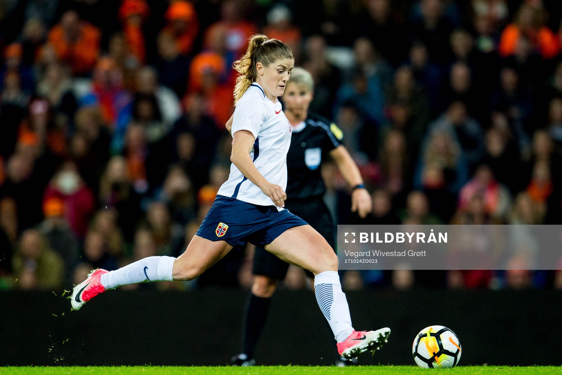 Maren Mjelde of Norway misses