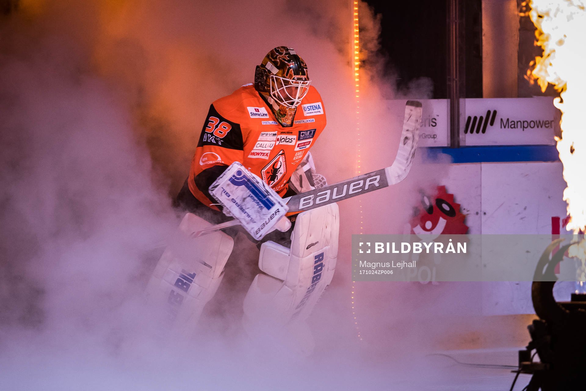 Karlskronas målvakt Johannes Jönsson  gör entre
