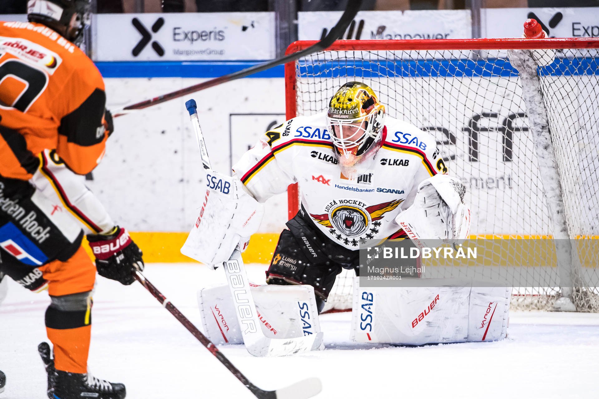 Karlskronas Mattias Guter  och Luleås målvakt Joel