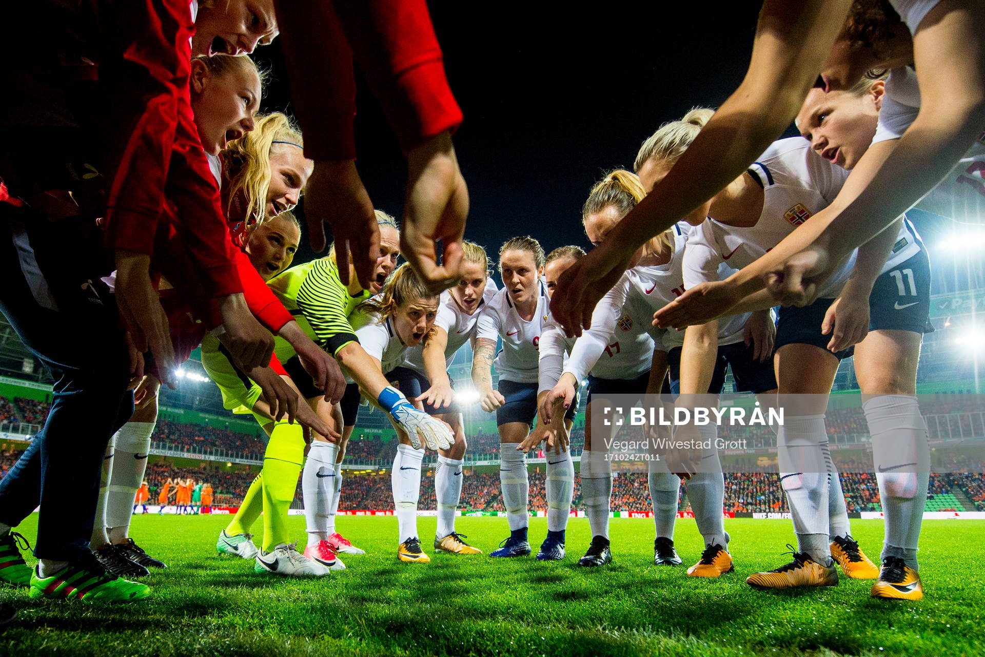 Norway's captain Maren Mjelde gathers the team in a circle