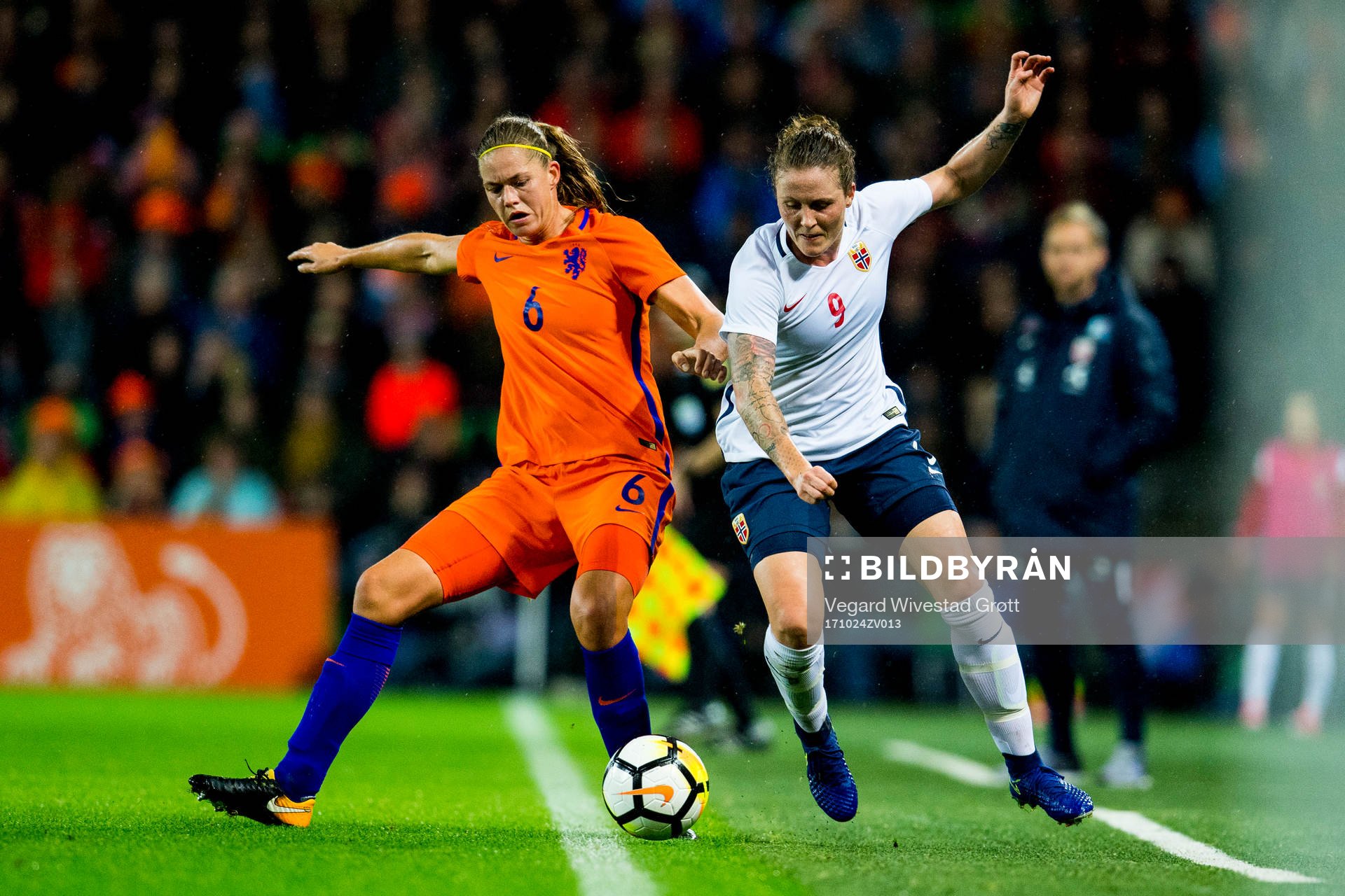 Anouk Dekker of Netherlands and Isabell Herlovsen of Norway