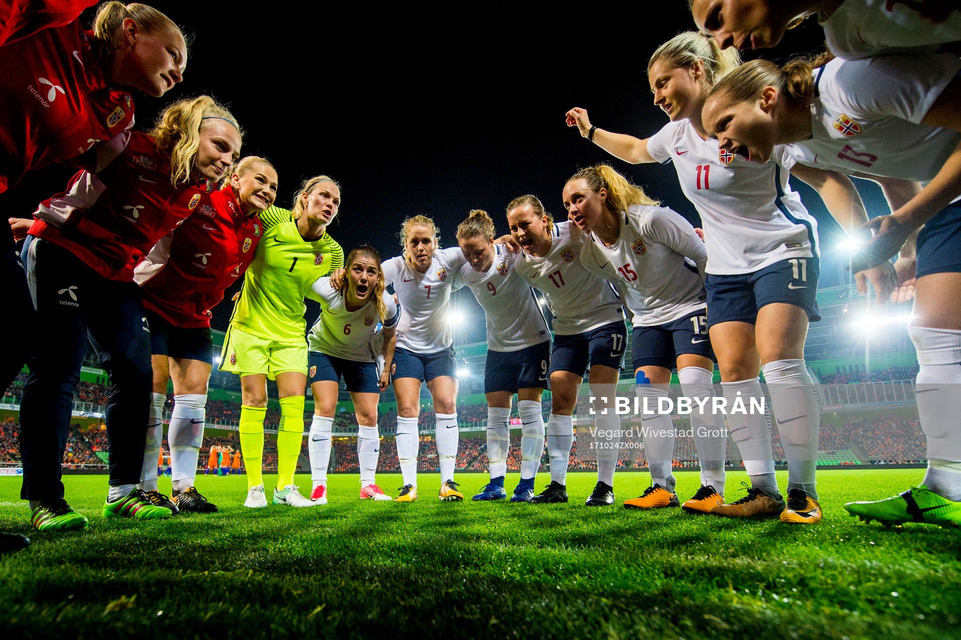 Norway's captain Maren Mjelde gathers the team in a circle