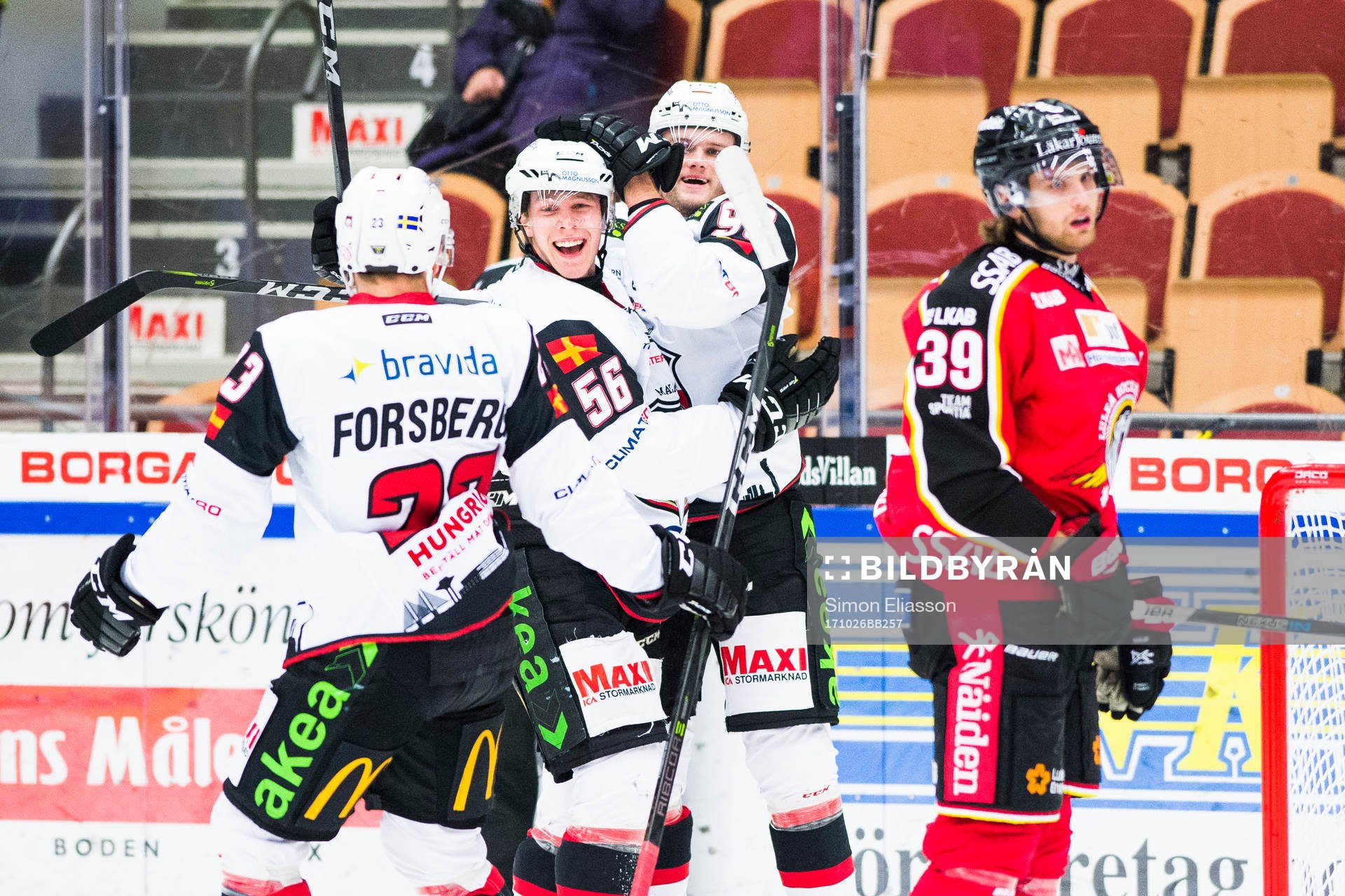 Malmö Redhawks Filip Lennström jublar