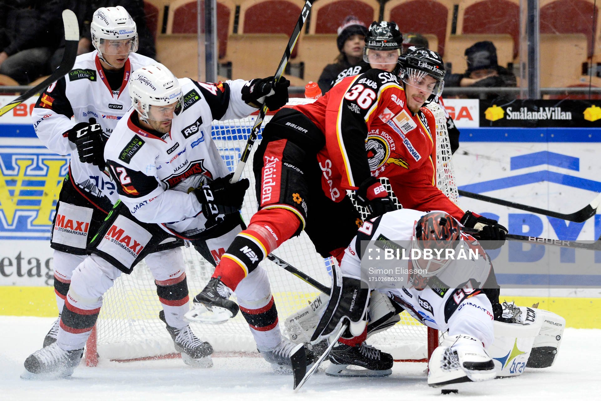 Luleås Emil Larsson och Malmö Redhawks målvakt Oscar