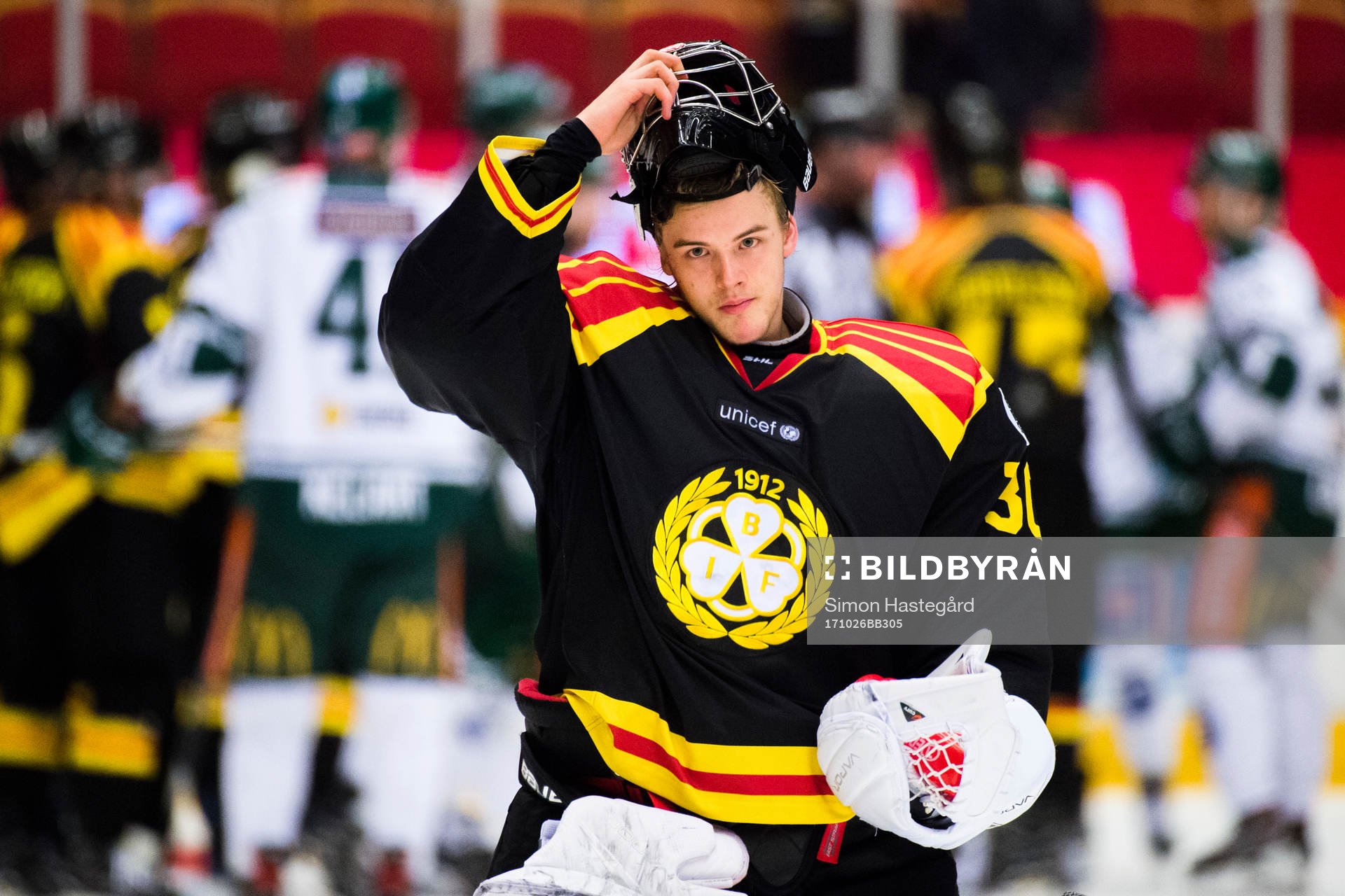 Brynäs målvakt Samuel Ersson deppar