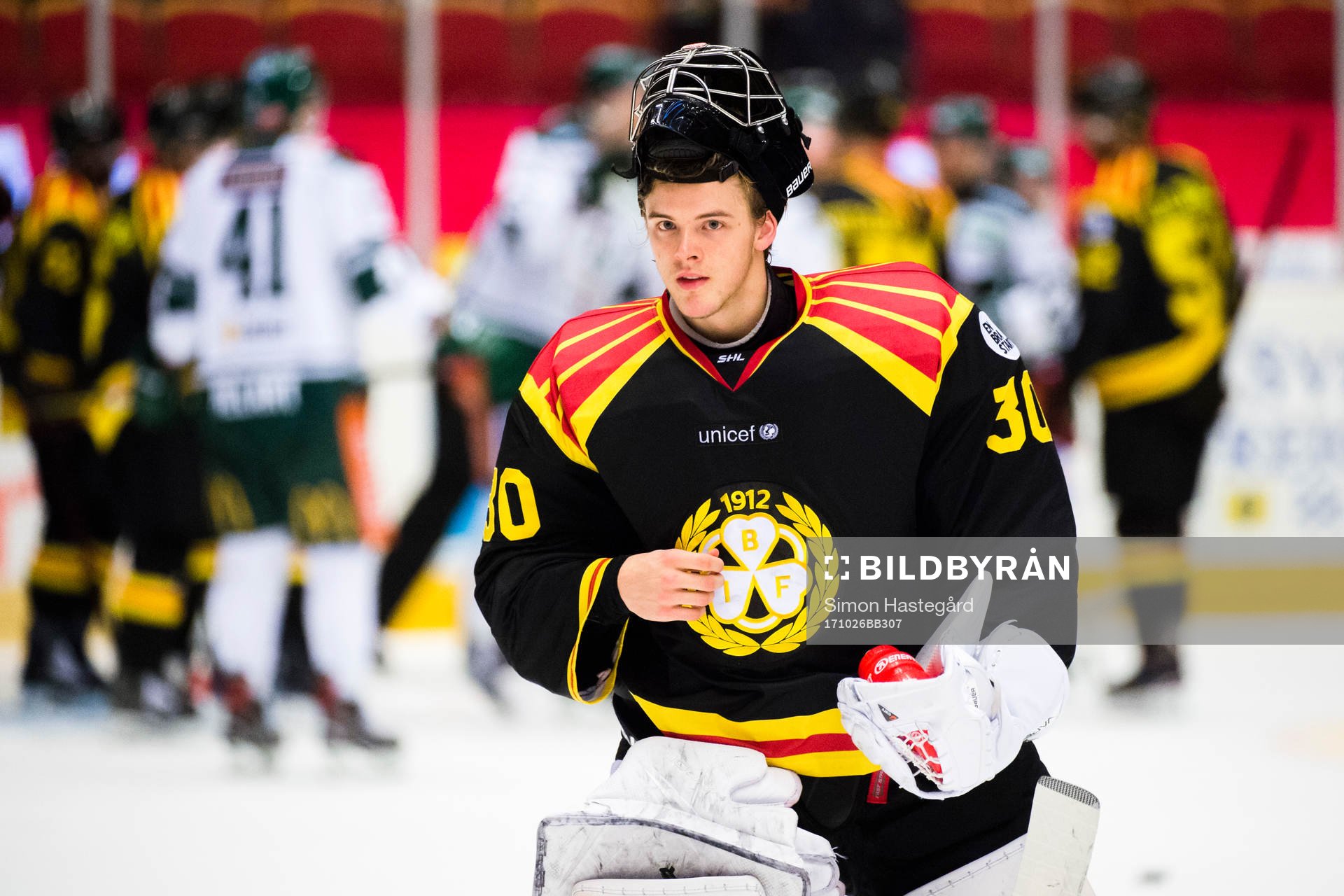 Brynäs målvakt Samuel Ersson deppar