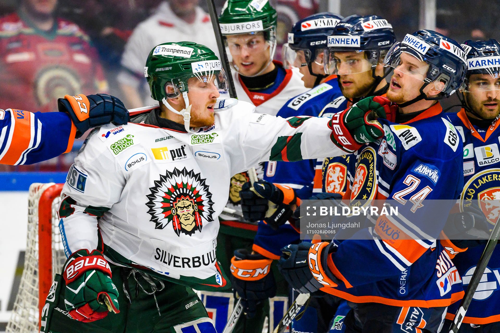 Gruff mellan Frölundas Pontus Widerström och Växjös