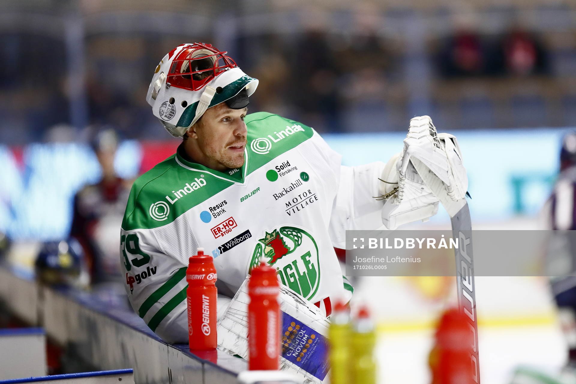 Rögles målvakt Anders Lindbäck innan ishockeymatchen i