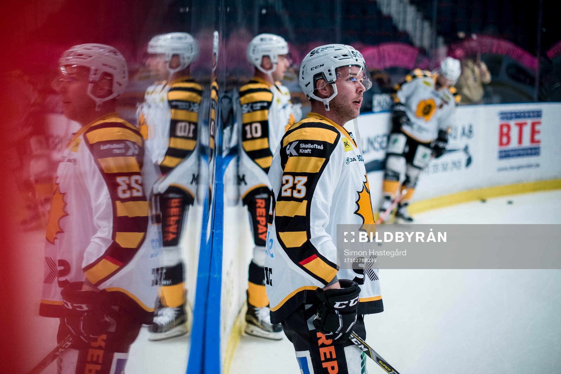 Skellefteås Mark Katic före ishockeymatchen i SHL mellan