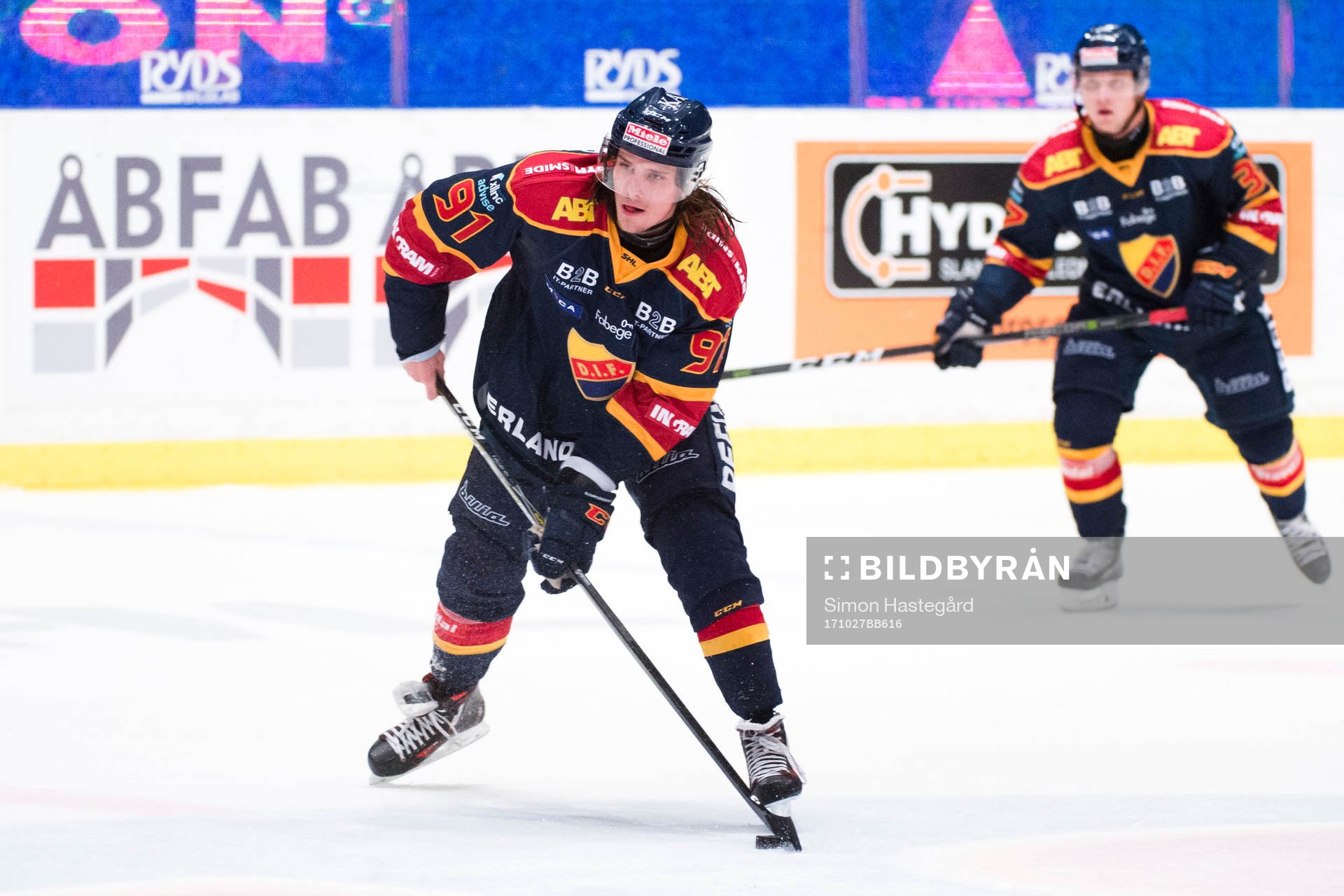 Djurgårdens Axel Jonsson Fjällby i spel utan en handske