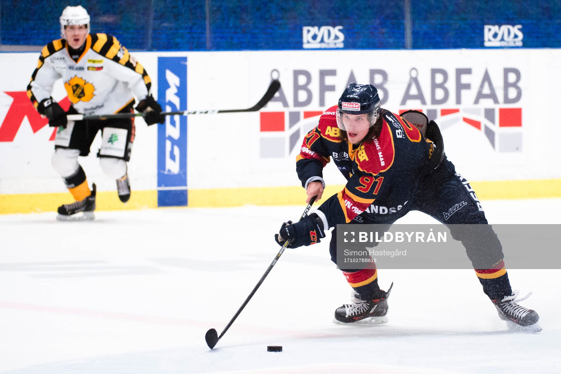 Djurgårdens Axel Jonsson Fjällby i spel utan en handske