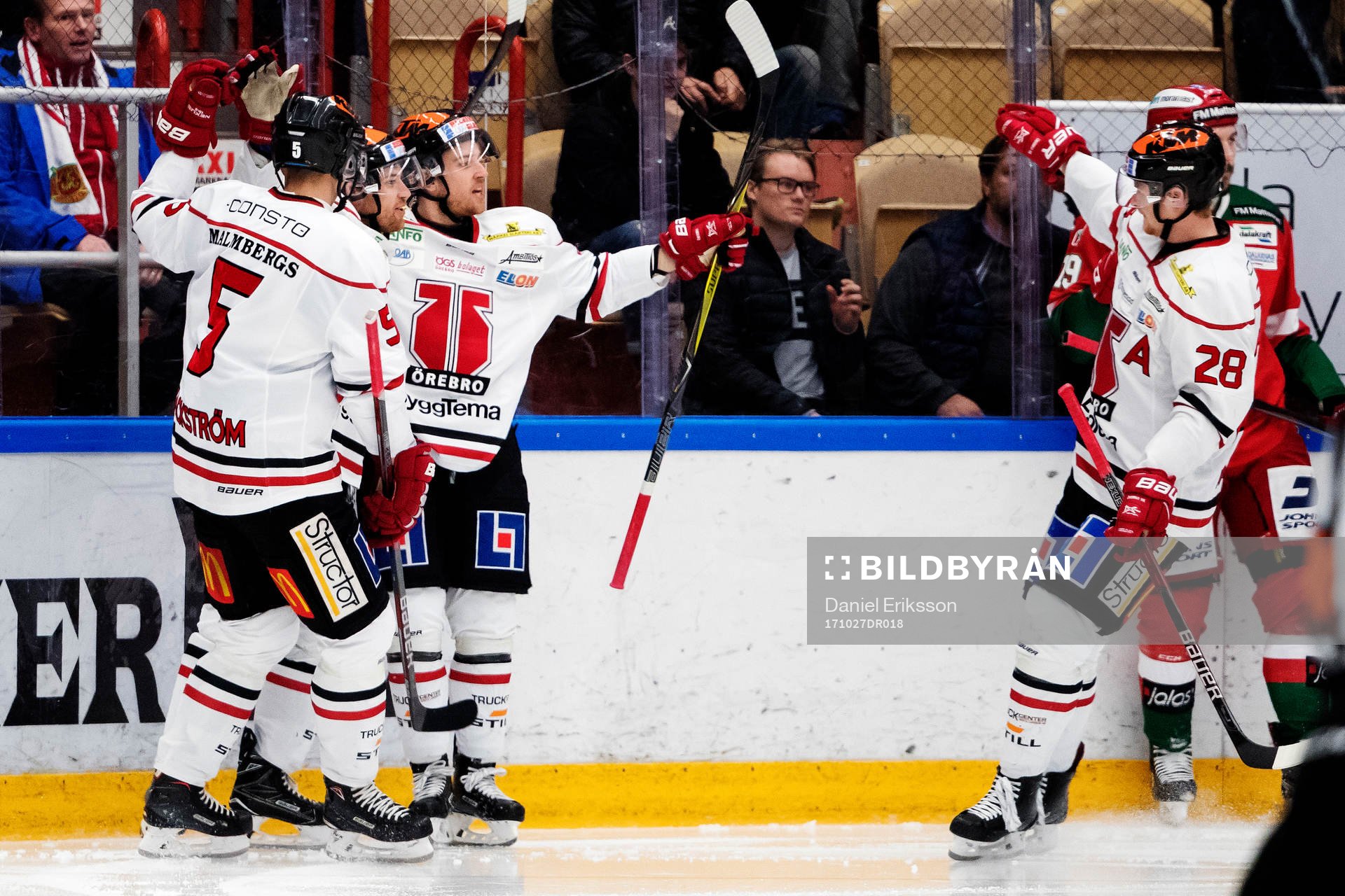 Örebros Tyson Spink kvitterar till 2-2 och jublar med