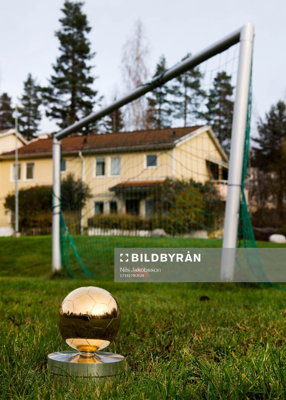 Guldbollen på en fotbollsplan