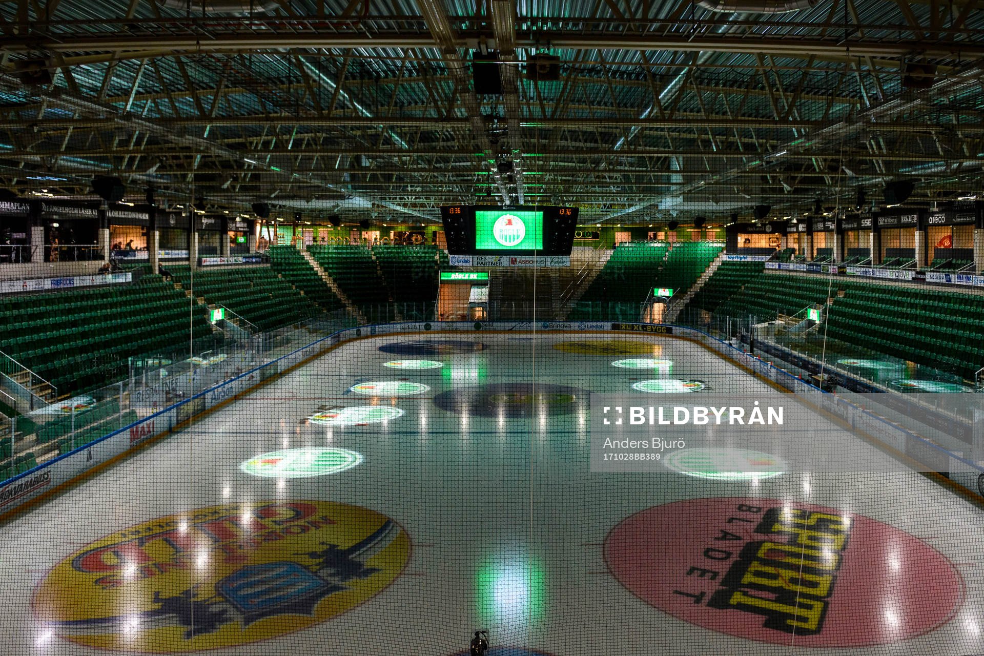 Vy över isen i Lindab Arena