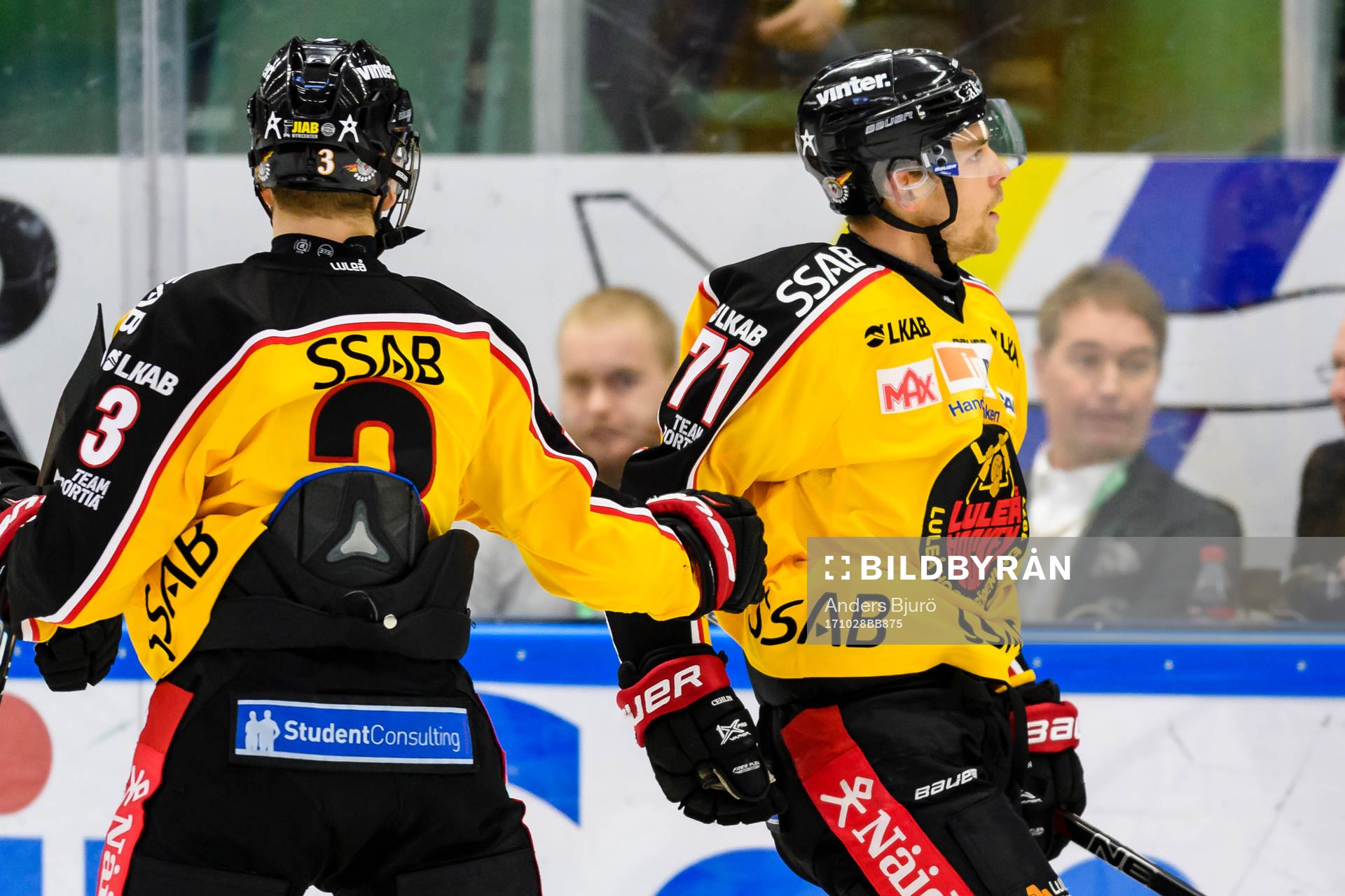 Luleås Nils Lundkvist och Patrick Cehlin jublar