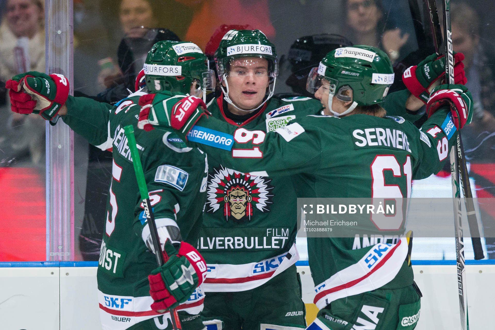 Frölundas Victor Olofsson jublar och omfamnas av Adam