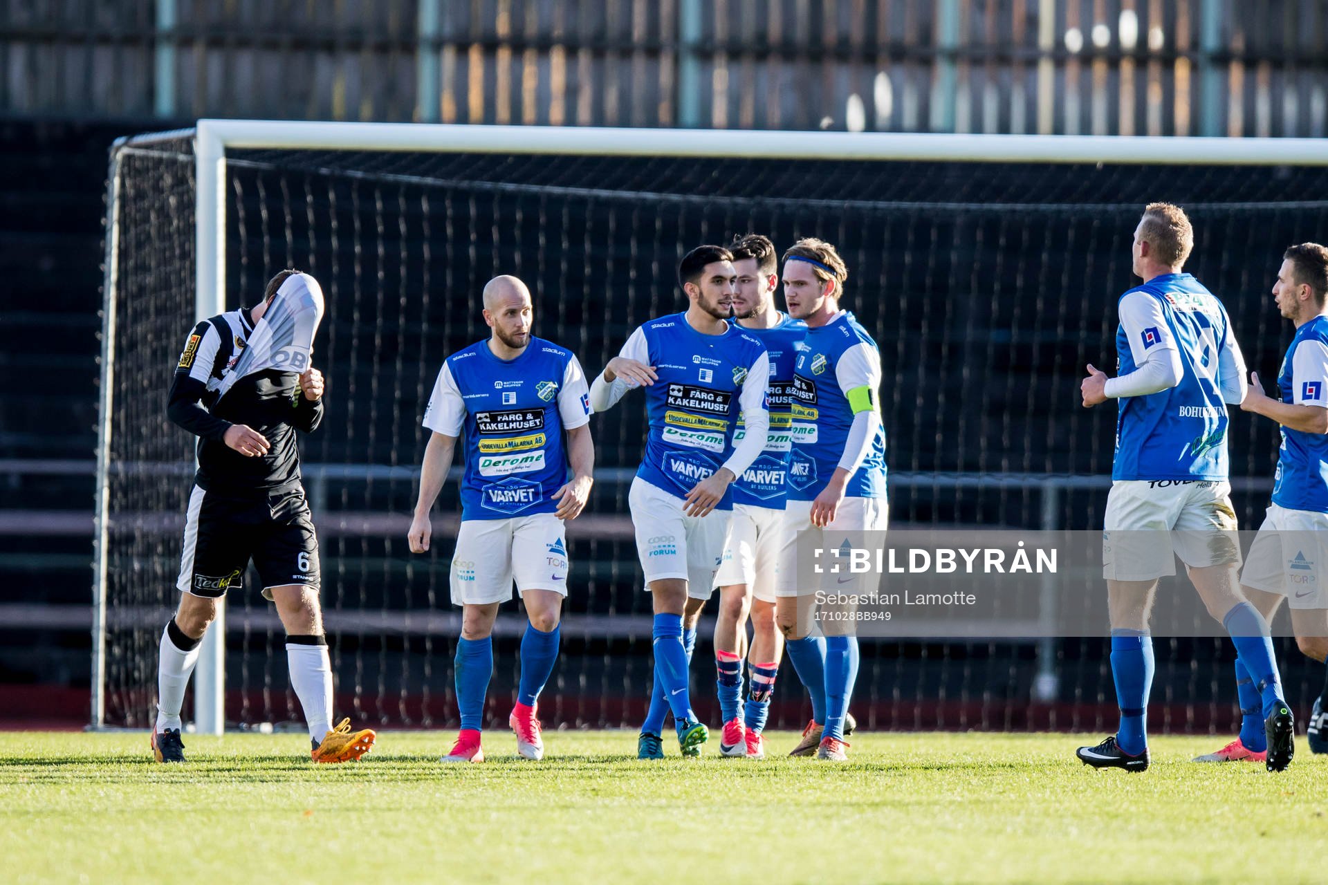 Oddevolds Johan Patriksson har gjort 1-0 och jublar med