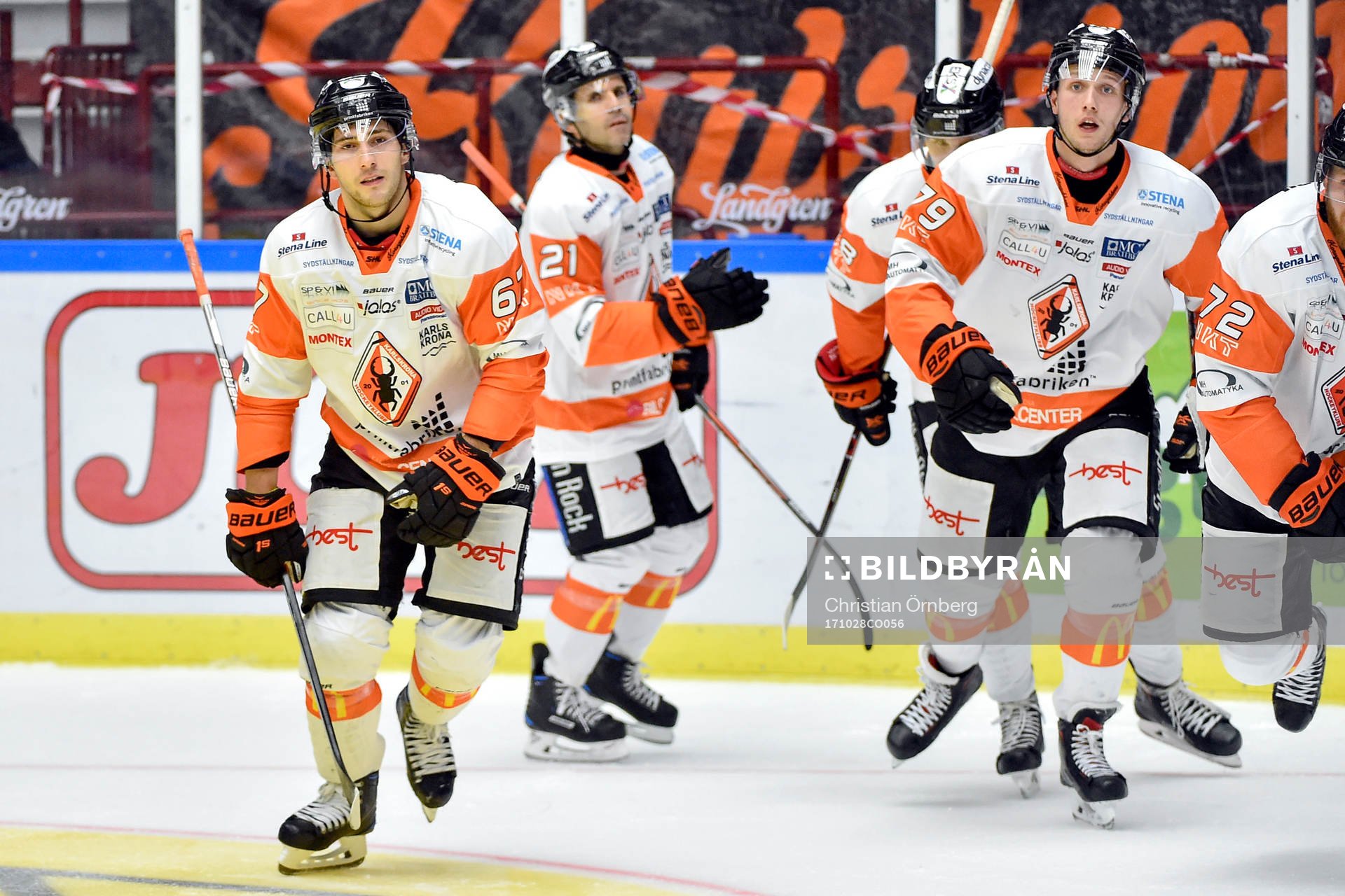 Karlskronas Konstantin Komarek jublar med lagkamrater