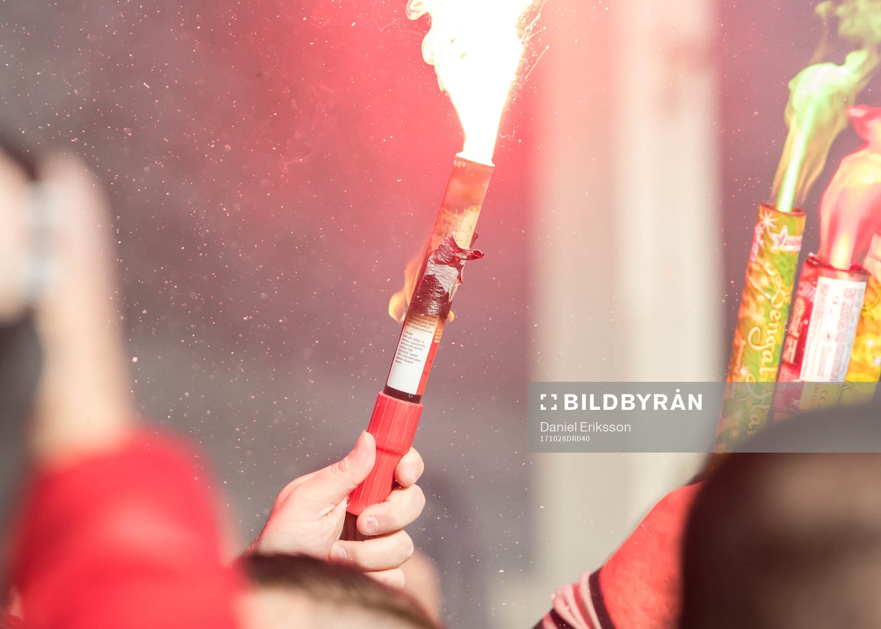 Dalkurd supporters bengal i fotbollsmatchen i superettan