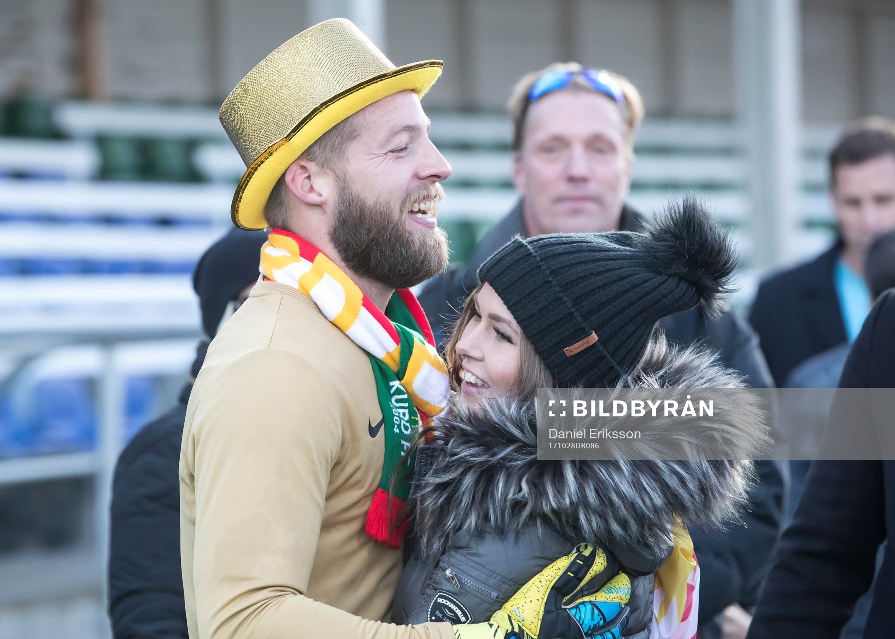 Dalkurds supporters och spelare  jublar