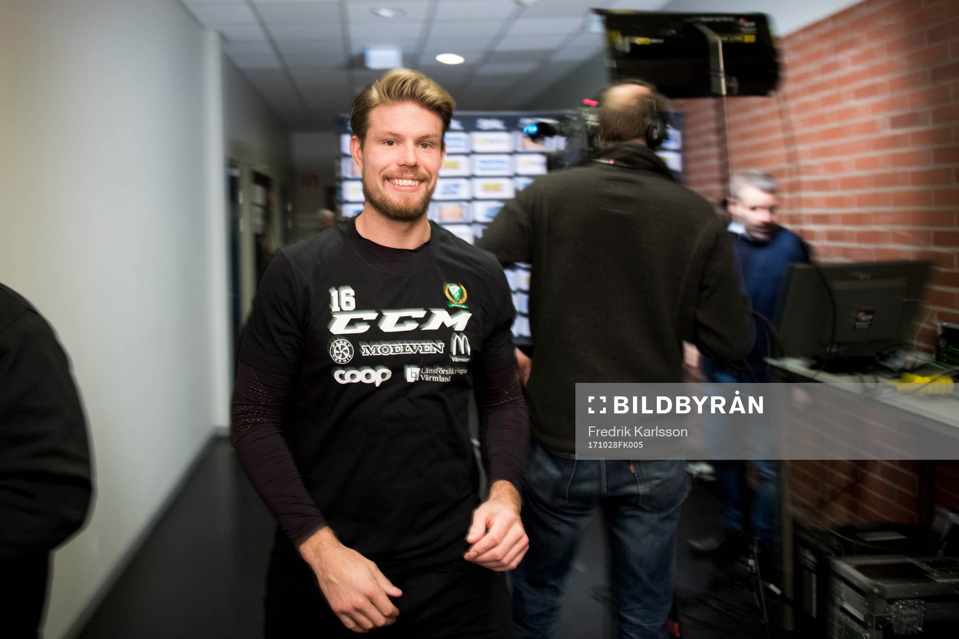 Färjestads Alexander Johansson i korridoren i Löfbergs