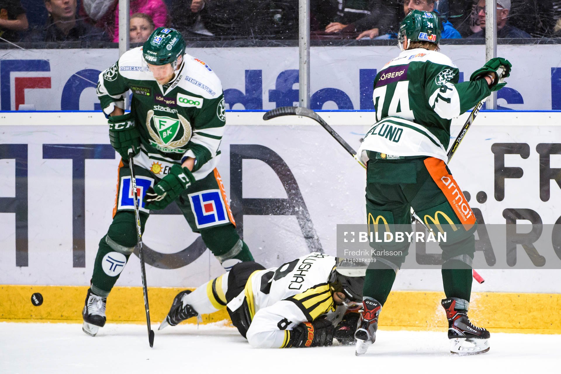 Färjestads Ilari Melart och Brynäs Aaron Palushaj i en