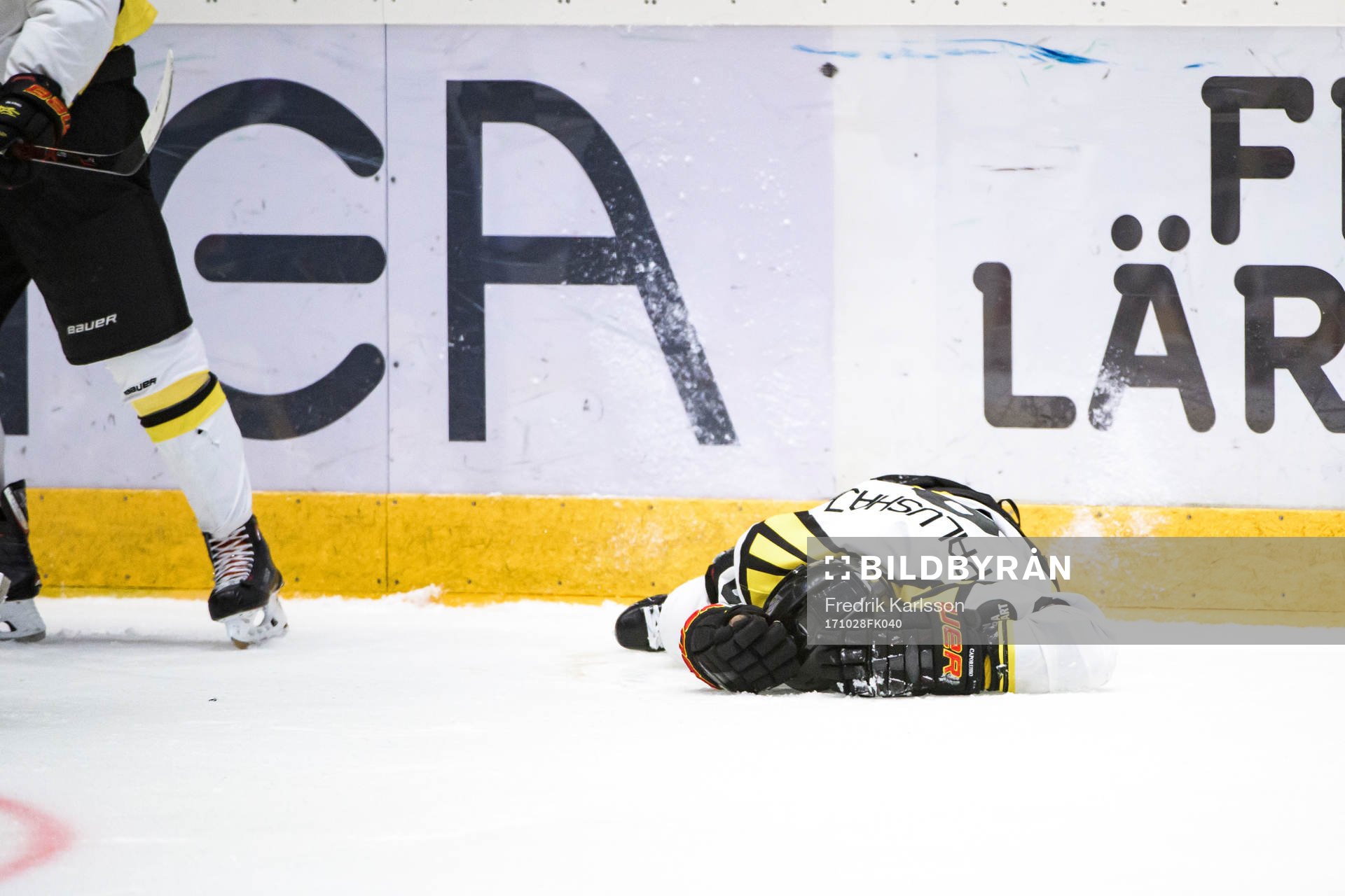 Brynäs Aaron Palushaj ligger kvar på isen