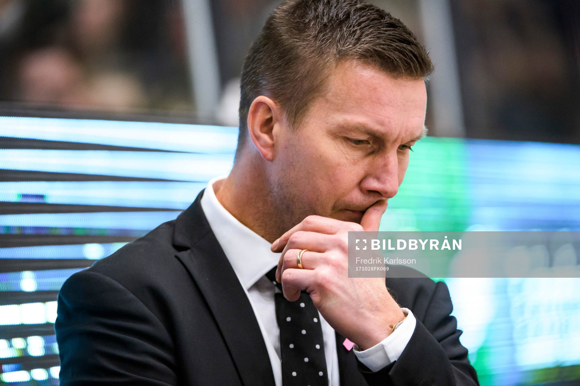 Färjestads tränare Johan Pennerborn deppar