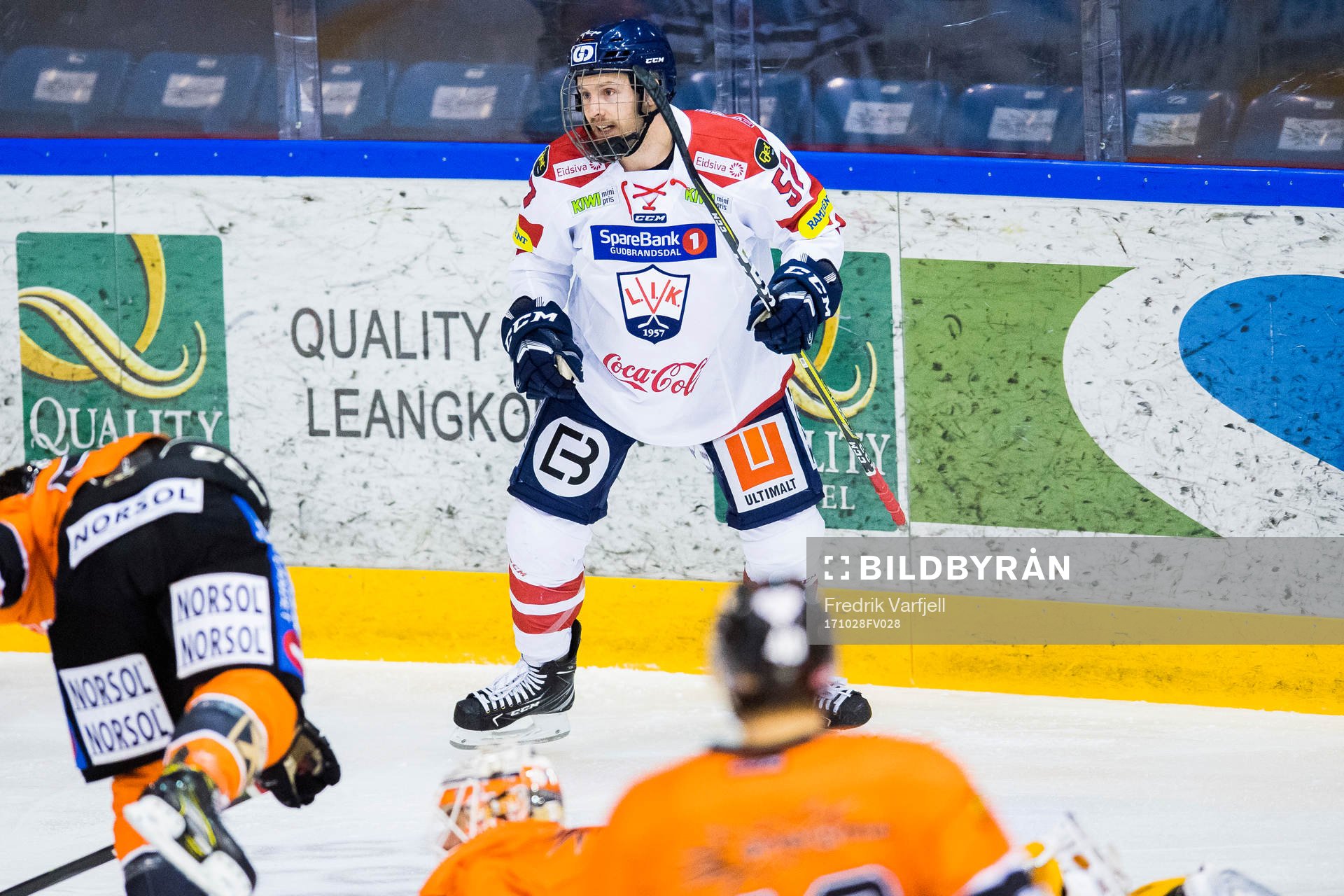 Joey Benik of Lillehammer celebrate