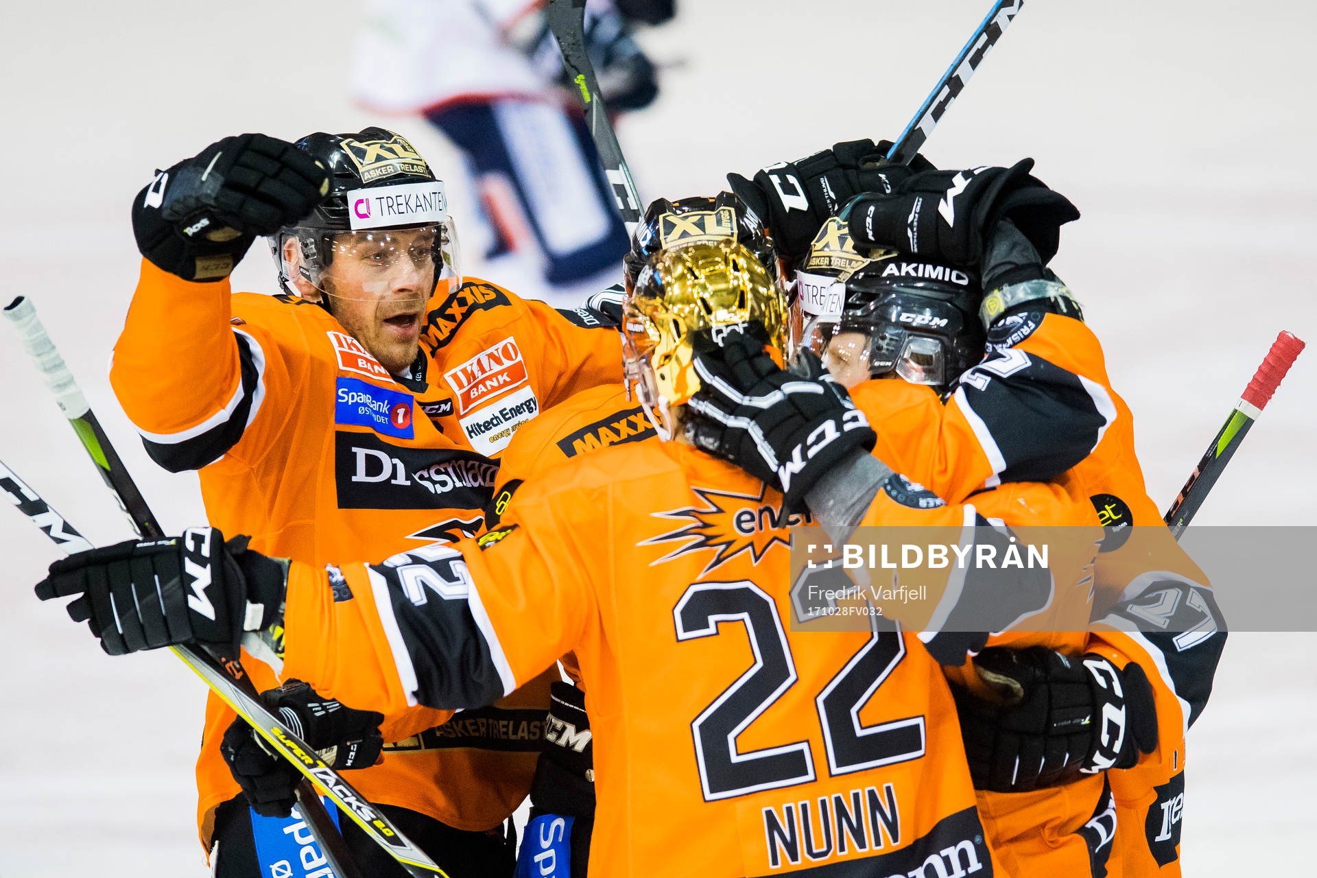 Frisk Asker celebrates the 2-4 goal