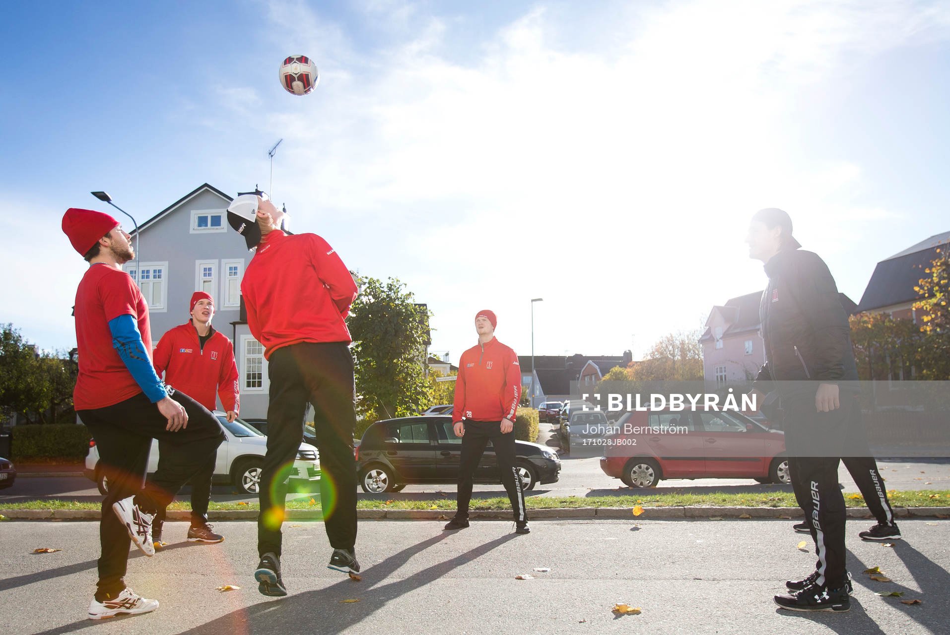 Örebros Jare Sallinen och Linus Arnesson värmer upp med