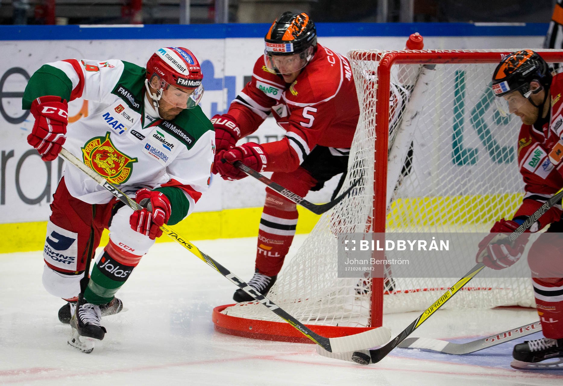 Moras Andrew Rowe och Örebros Gustav Backström