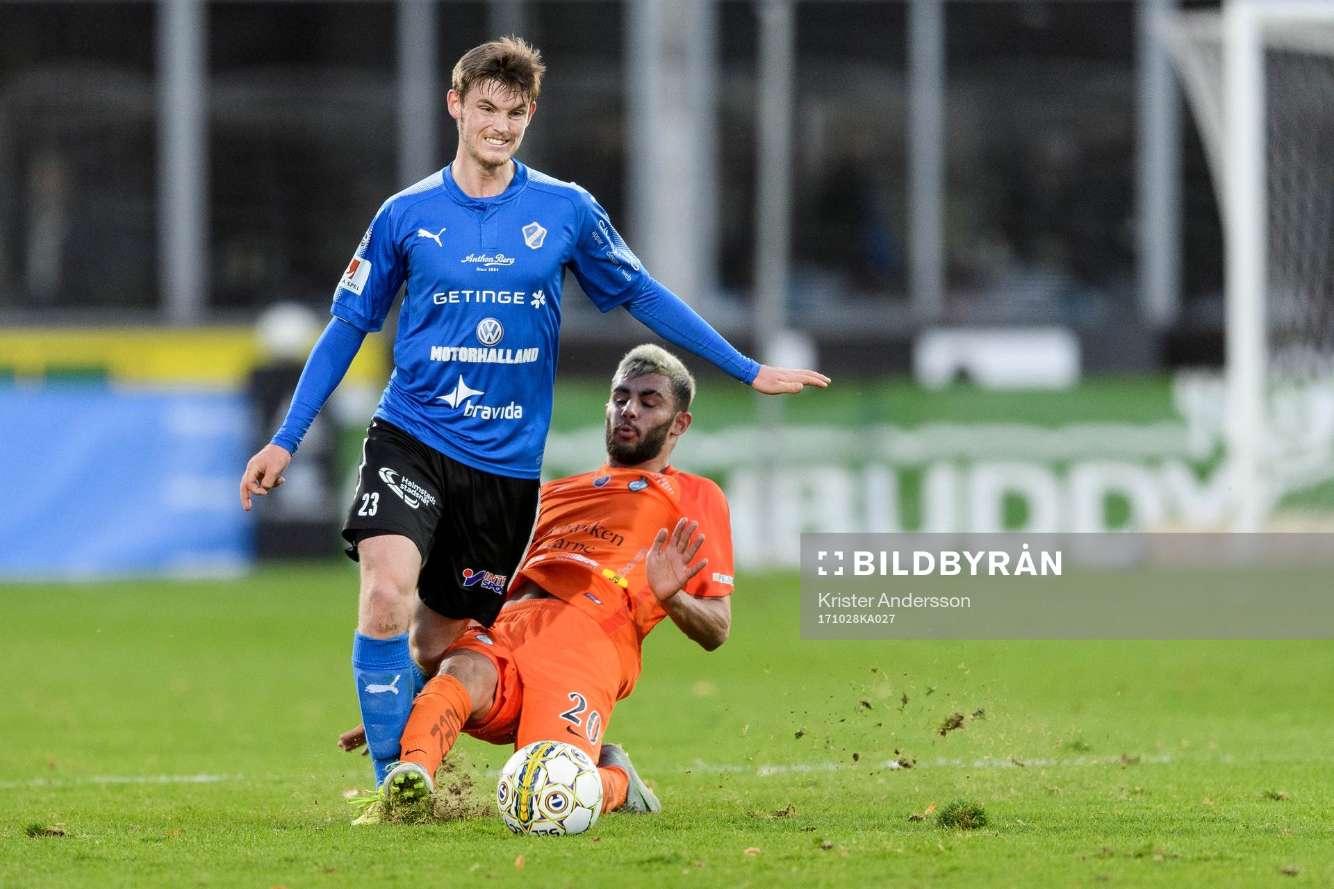 Halmstads Jonathan Svedberg och AFC Eskilstunas Farshad Noor
