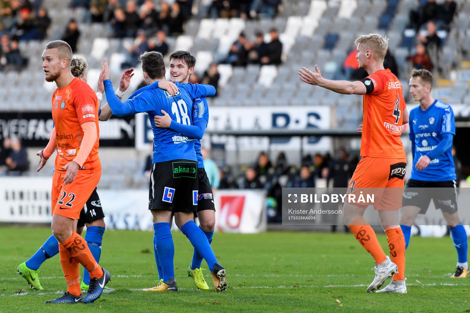 Halmstads Gabriel Gudmundsson och Jonathan Svedberg jublar