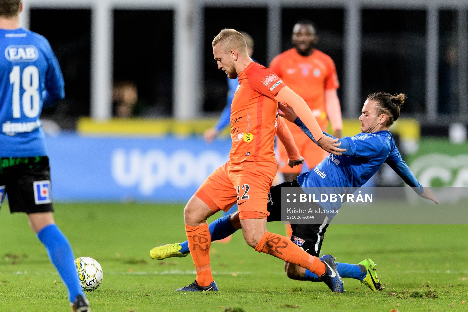 AFC Eskilstunas Alexander Michel och Halmstads Pontus