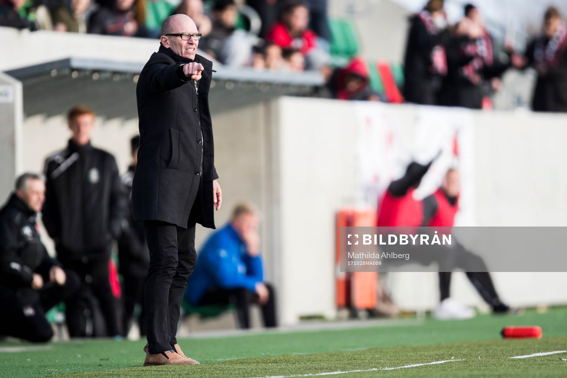 Trollhättans tränare Tor-Arne Fredheim under en kvalmatch till divison 1 i fotboll mellan Lunds BK och Trollhättan den 28 oktober 2017 i Lund.