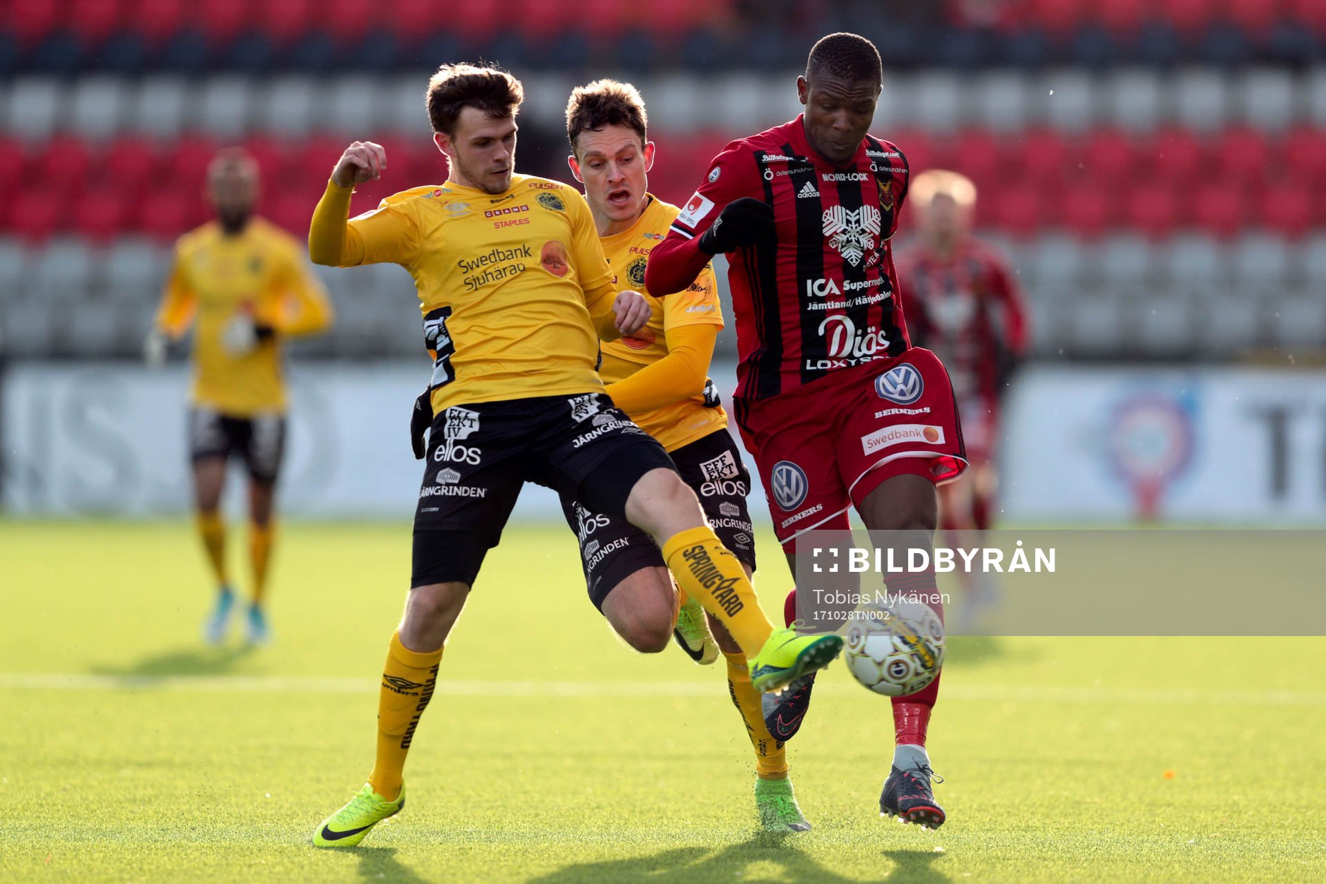 Östersunds Salisu Abdullahi Gero och Elfsborgs Jörgen Horn