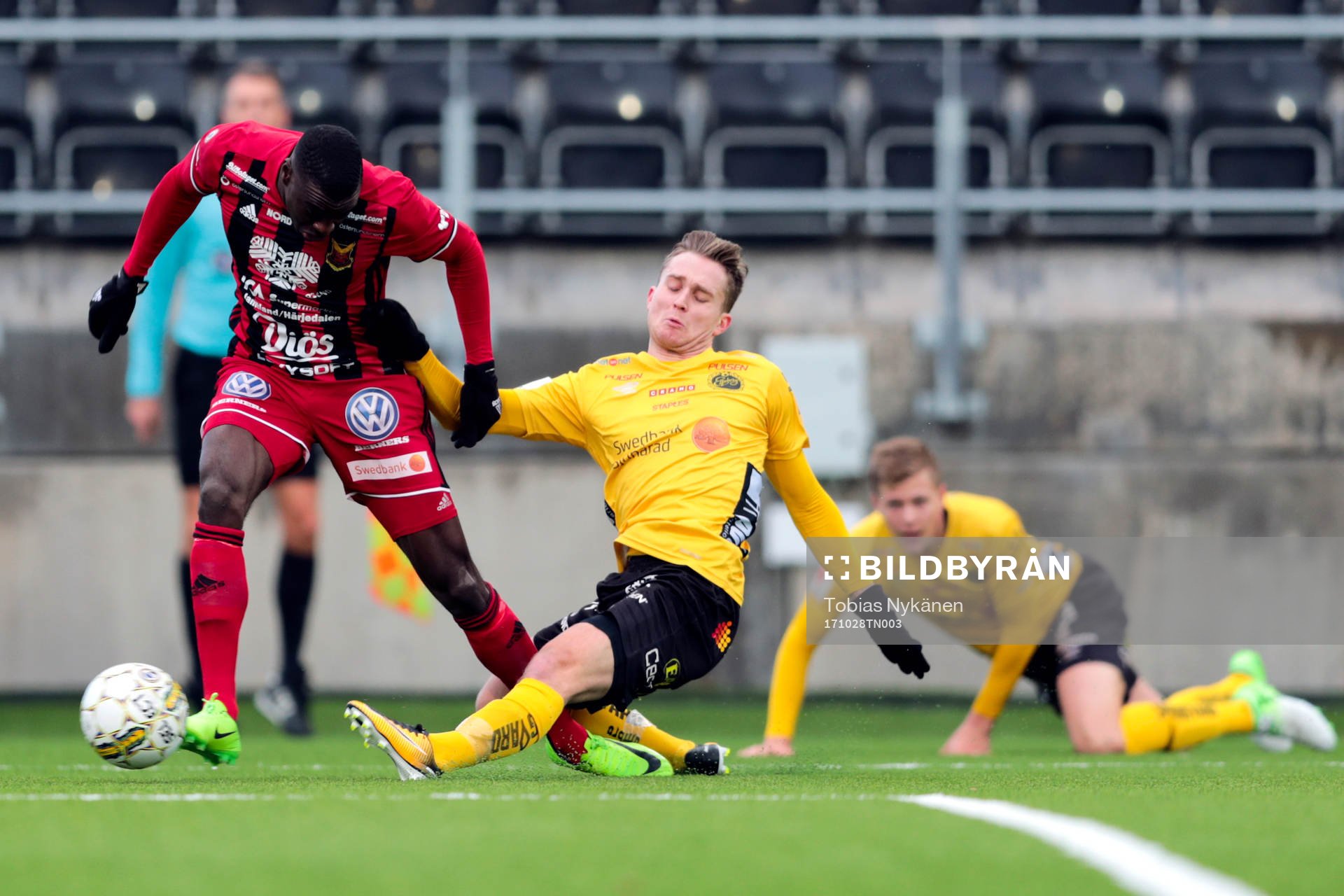 Östersunds Ken Sema och Elfsborgs Adam Lundqvist