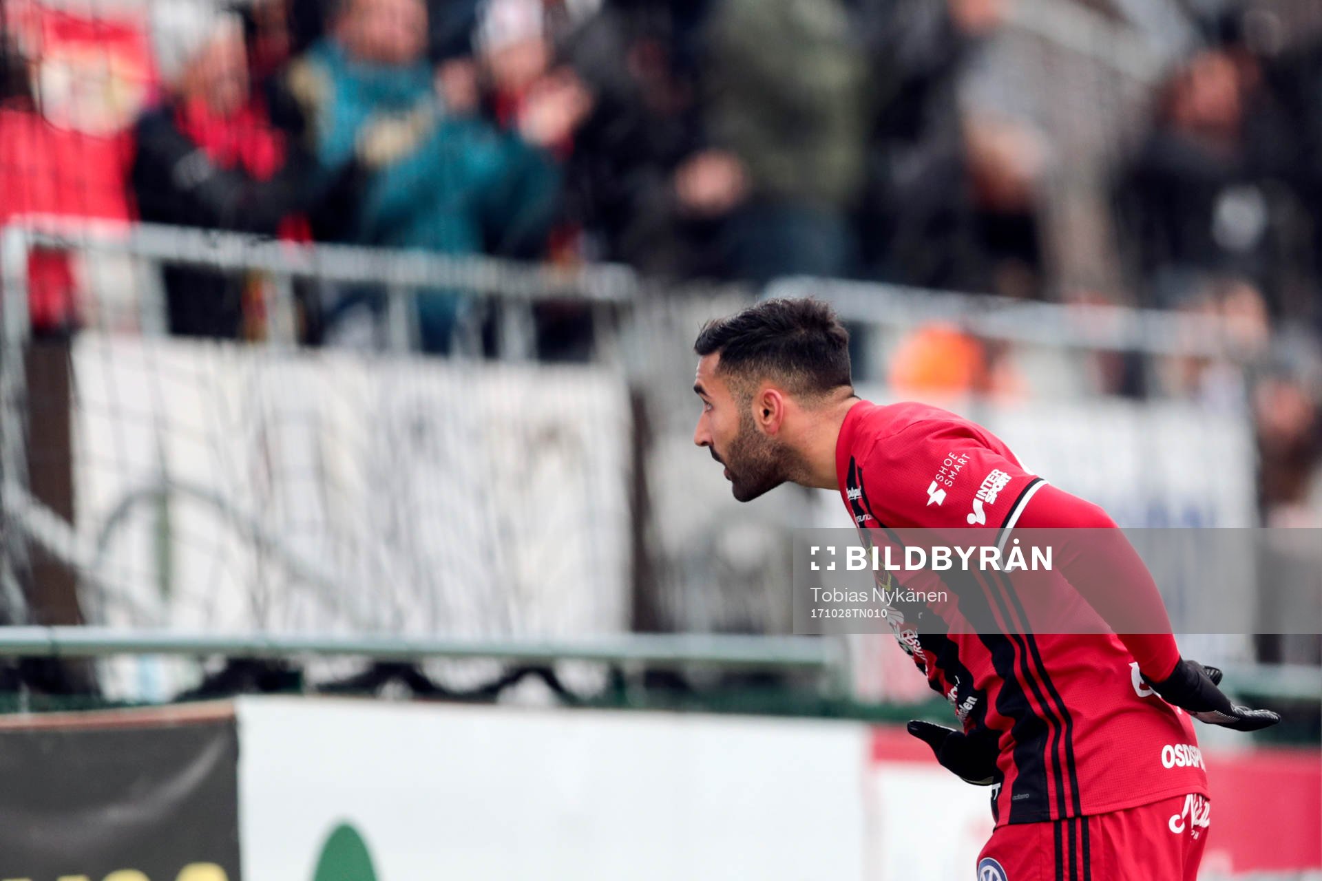 Östersunds Saman Ghoddos jublar